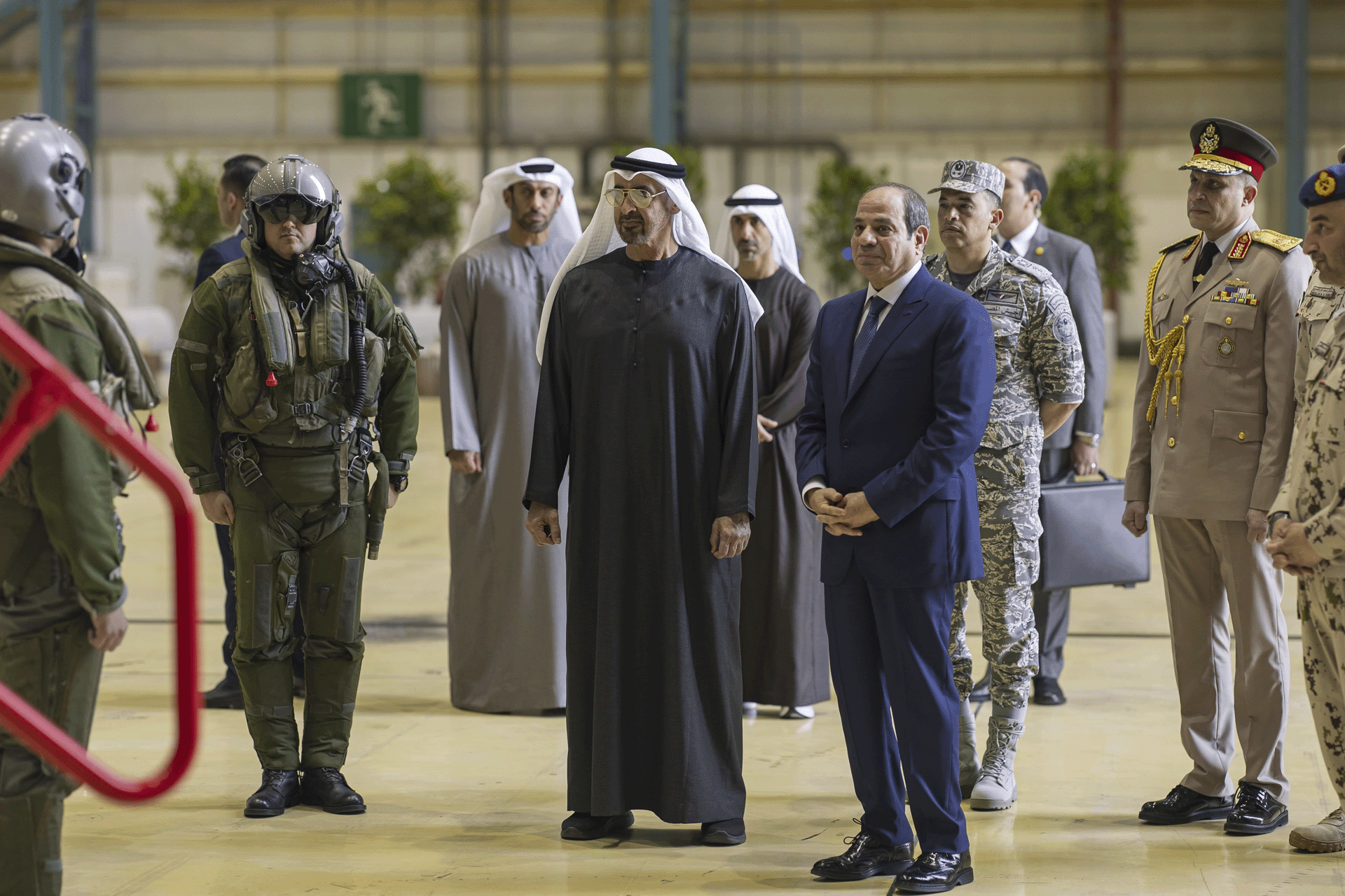 السيسي يزور مفرزة المقاتلات المصرية في الإمارات ويبحث تطورات الأوضاع الإقليمية