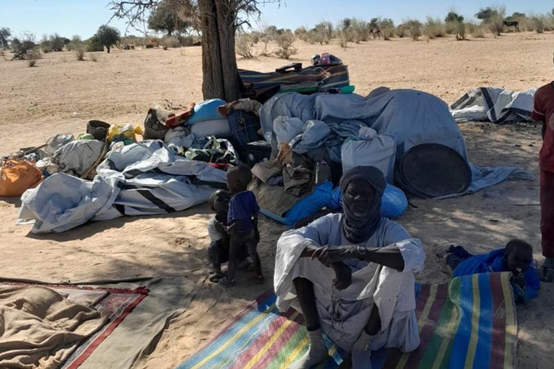 "لو كان أبنائي هنا لأعالوني".. مسنون سودانيون وحيدون في قبضة المرض والعجز
