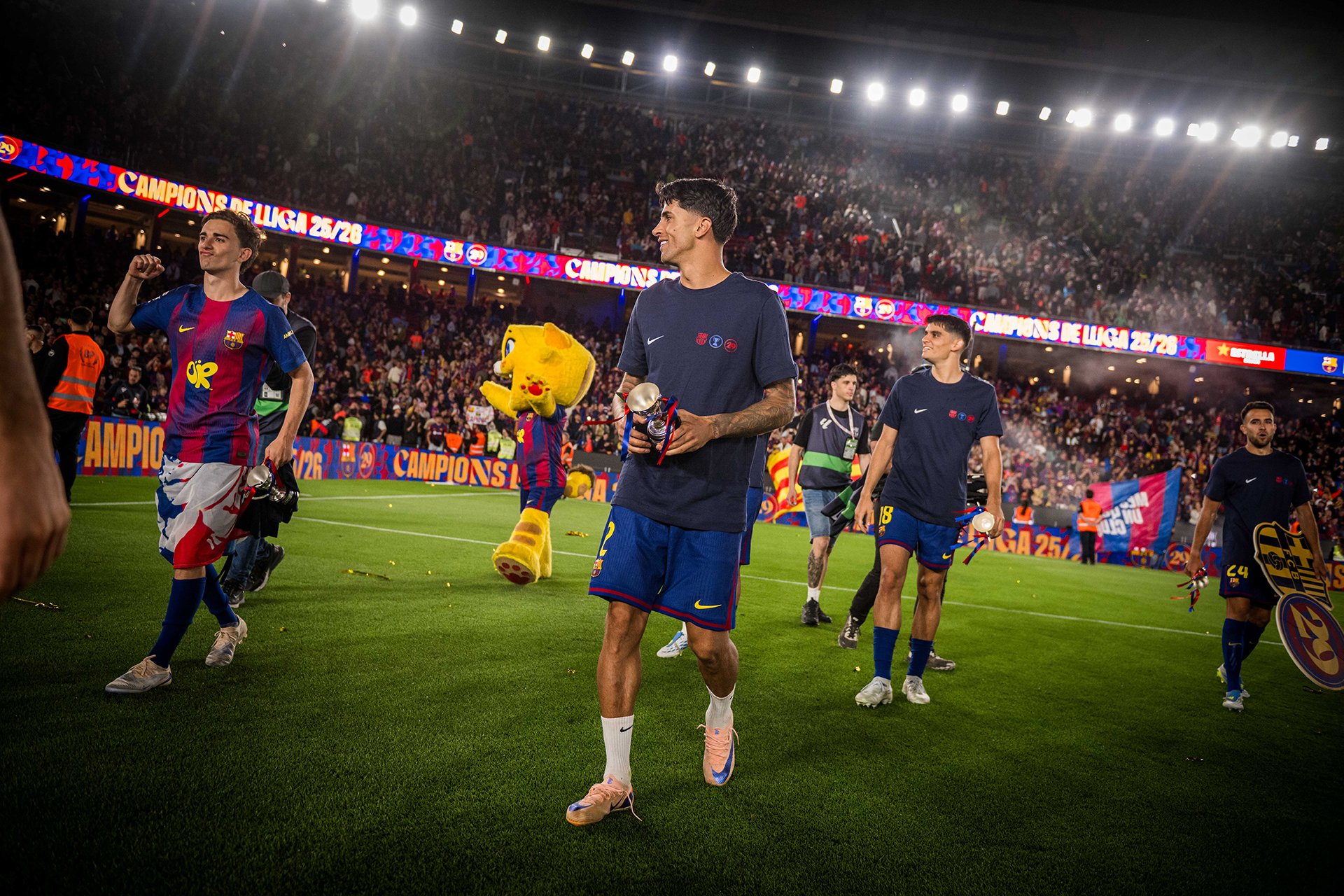 أول لاعب في التاريخ.. كانسيلو يحطم أرقام أساطير أوروبا بإنجاز فريد