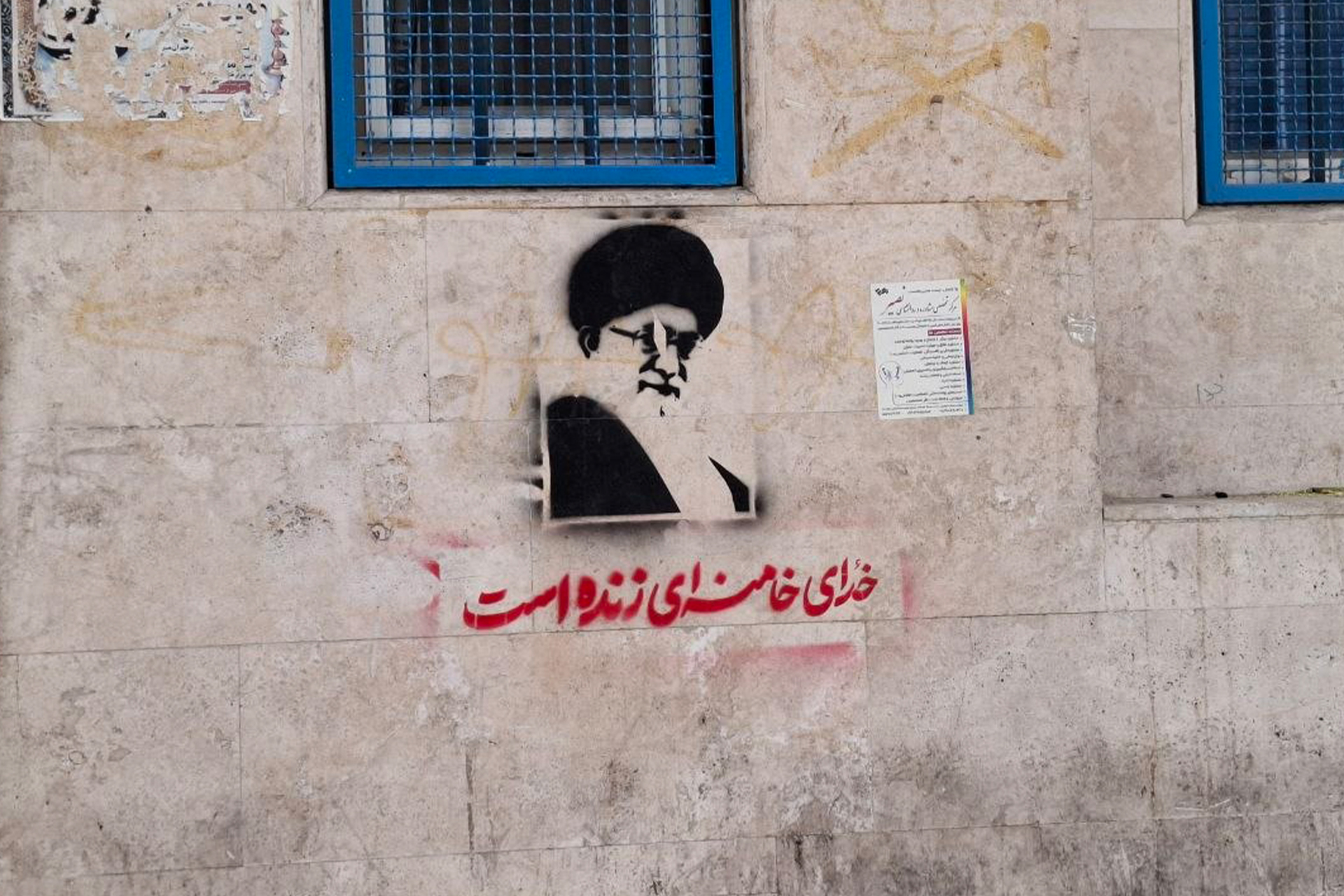 الملف النووي في نقاش الشارع.. الإيرانيون بين "ردع القنبلة" و"ثمن العقوبات"