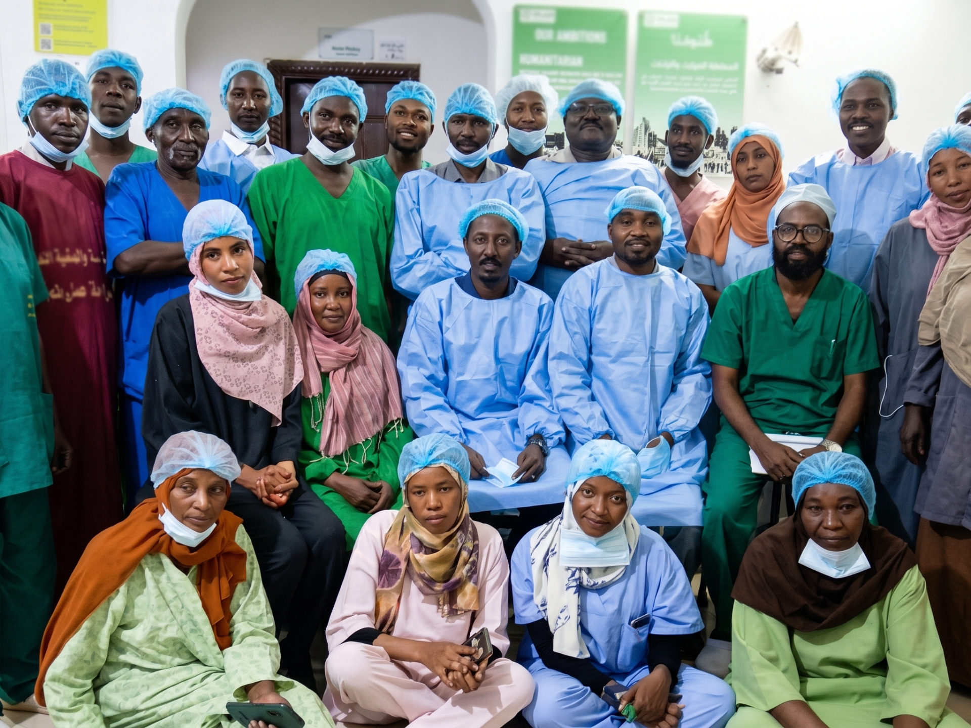 نجا ليحكي.. طبيب سوداني يروي تفاصيل مجزرة المستشفى السعودي بدارفور