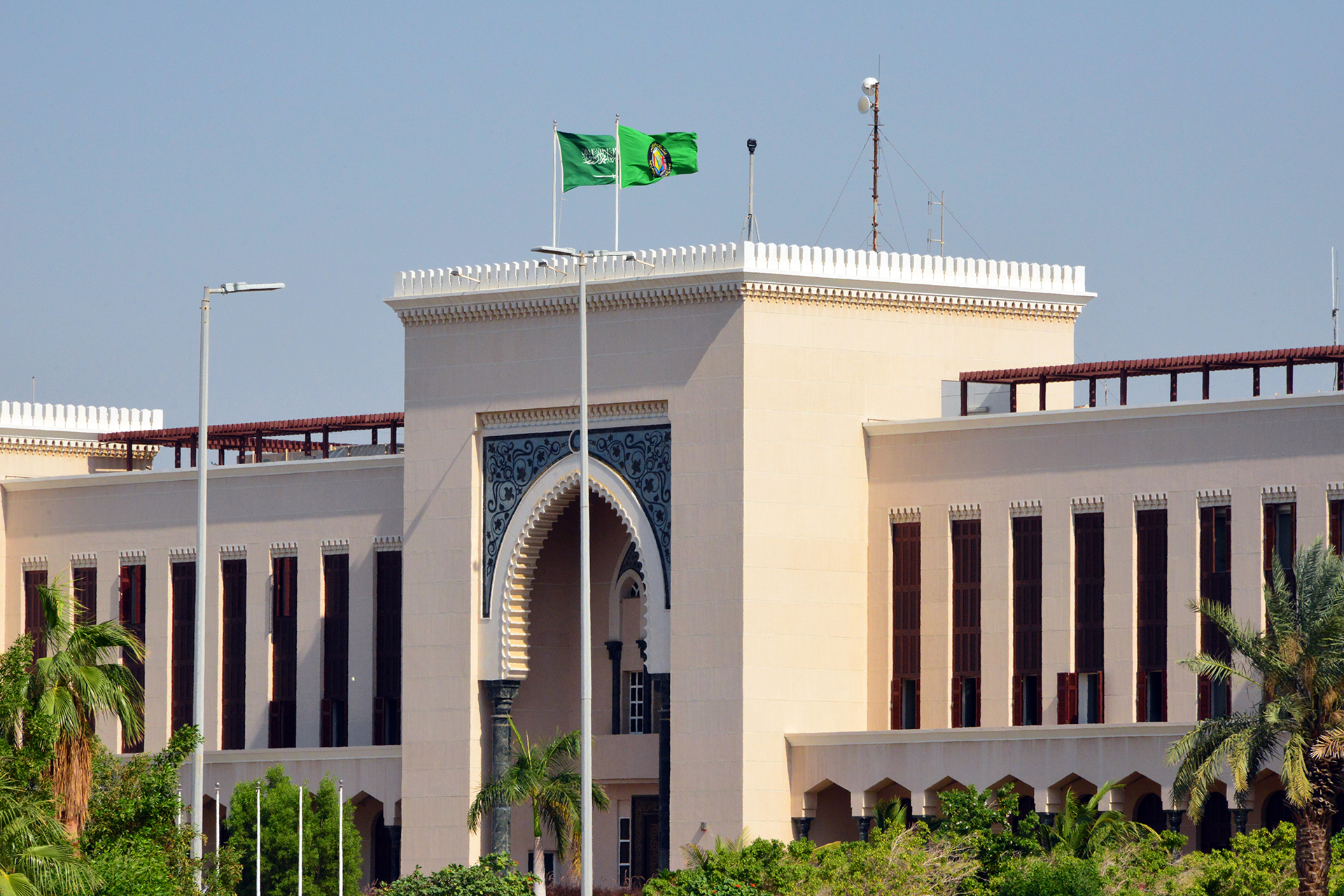 السعودية تحذر من التصعيد في المنطقة وتدعو لدعم الجهود الباكستانية