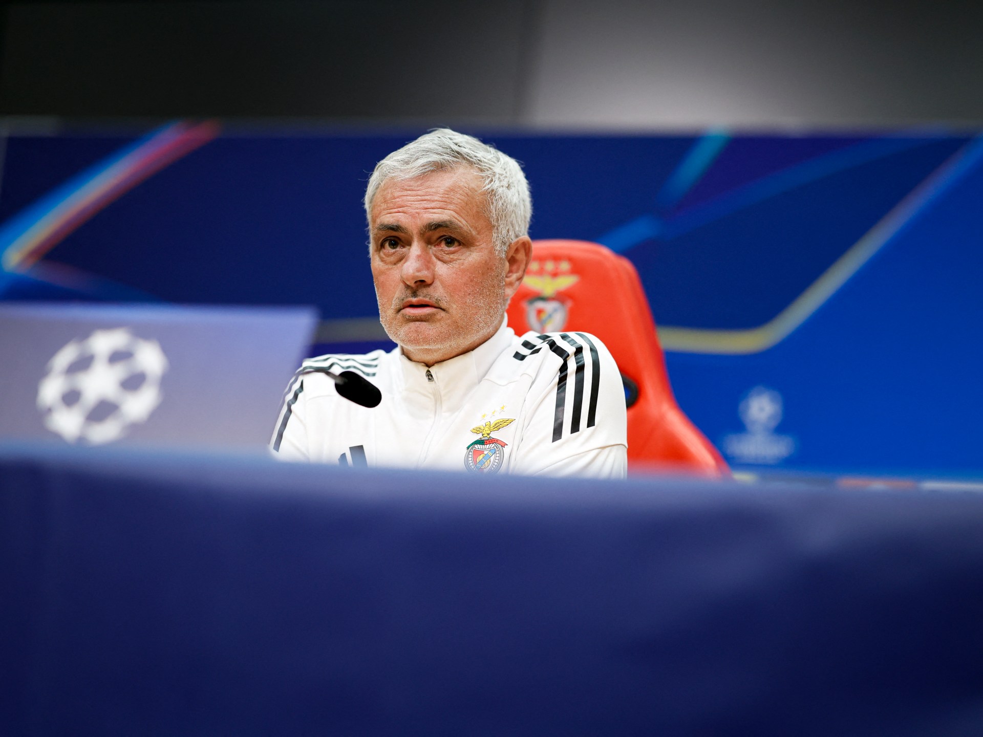 طلب مورينيو غير المتوقع من ريال مدريد.. الاستعانة بنجم الملكي السابق لإدارة الأزمات