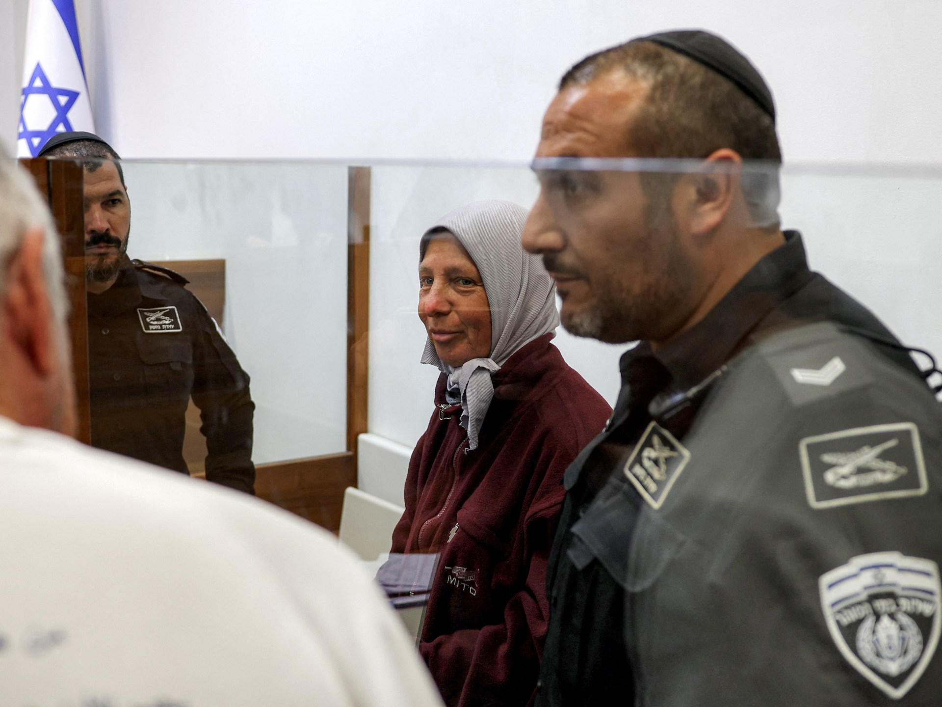 كيف تعاملت إسرائيل مع ناشطة إسرائيلية في أسطول الصمود؟