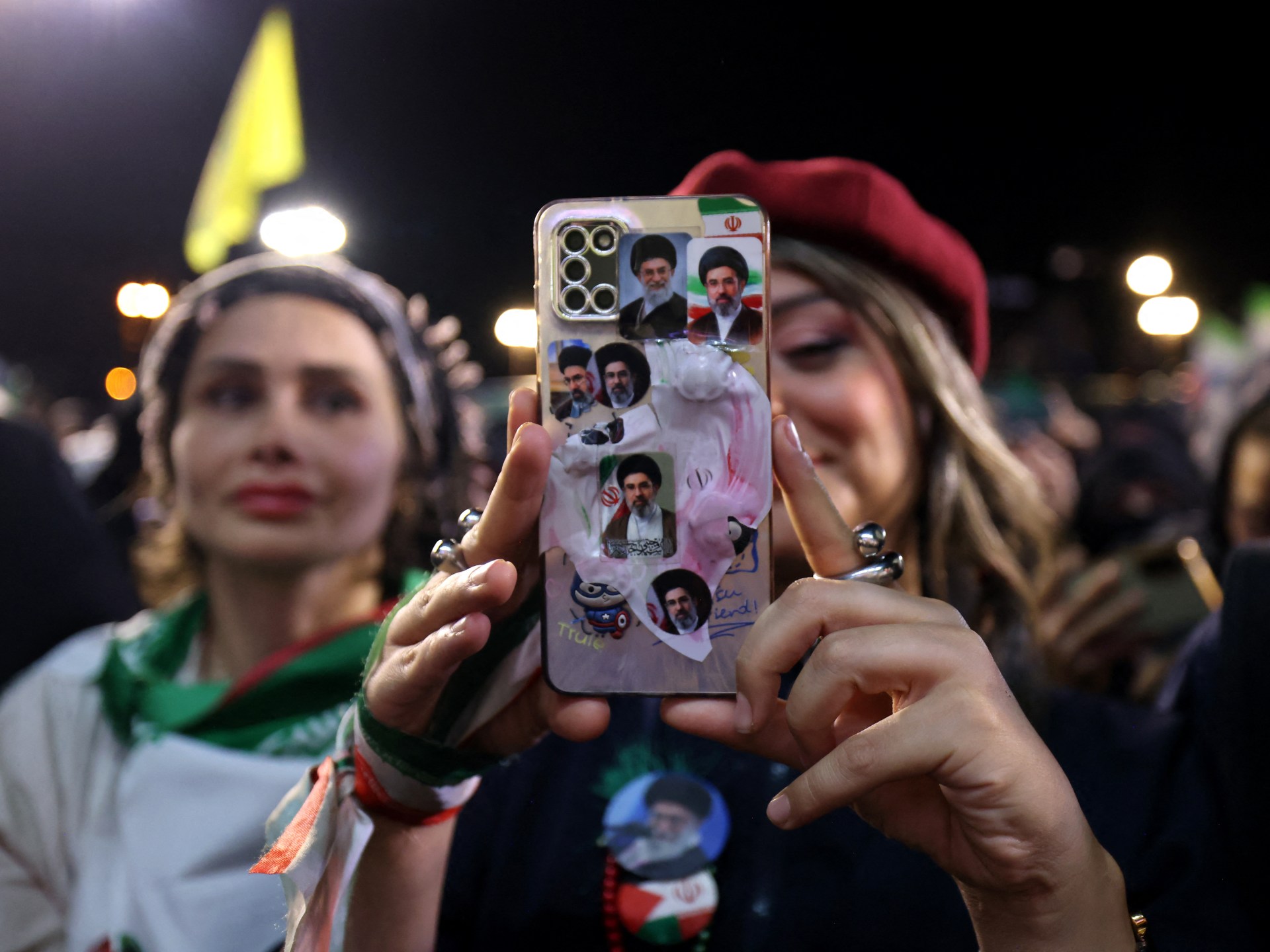إيران تقرر إعادة خدمة الإنترنت بعد انقطاع طويل