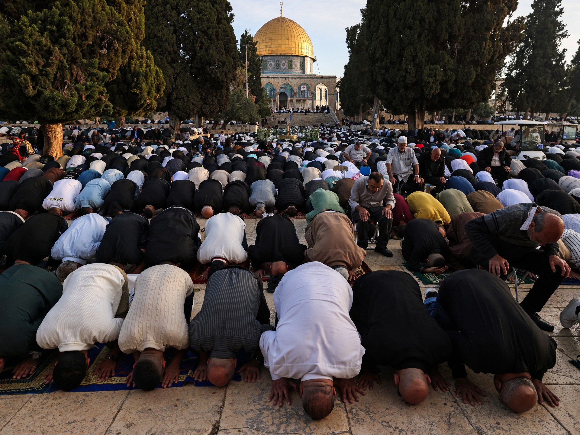 رغم قيود الاحتلال.. 140 ألف فلسطيني يقيمون صلاة العيد بالأقصى