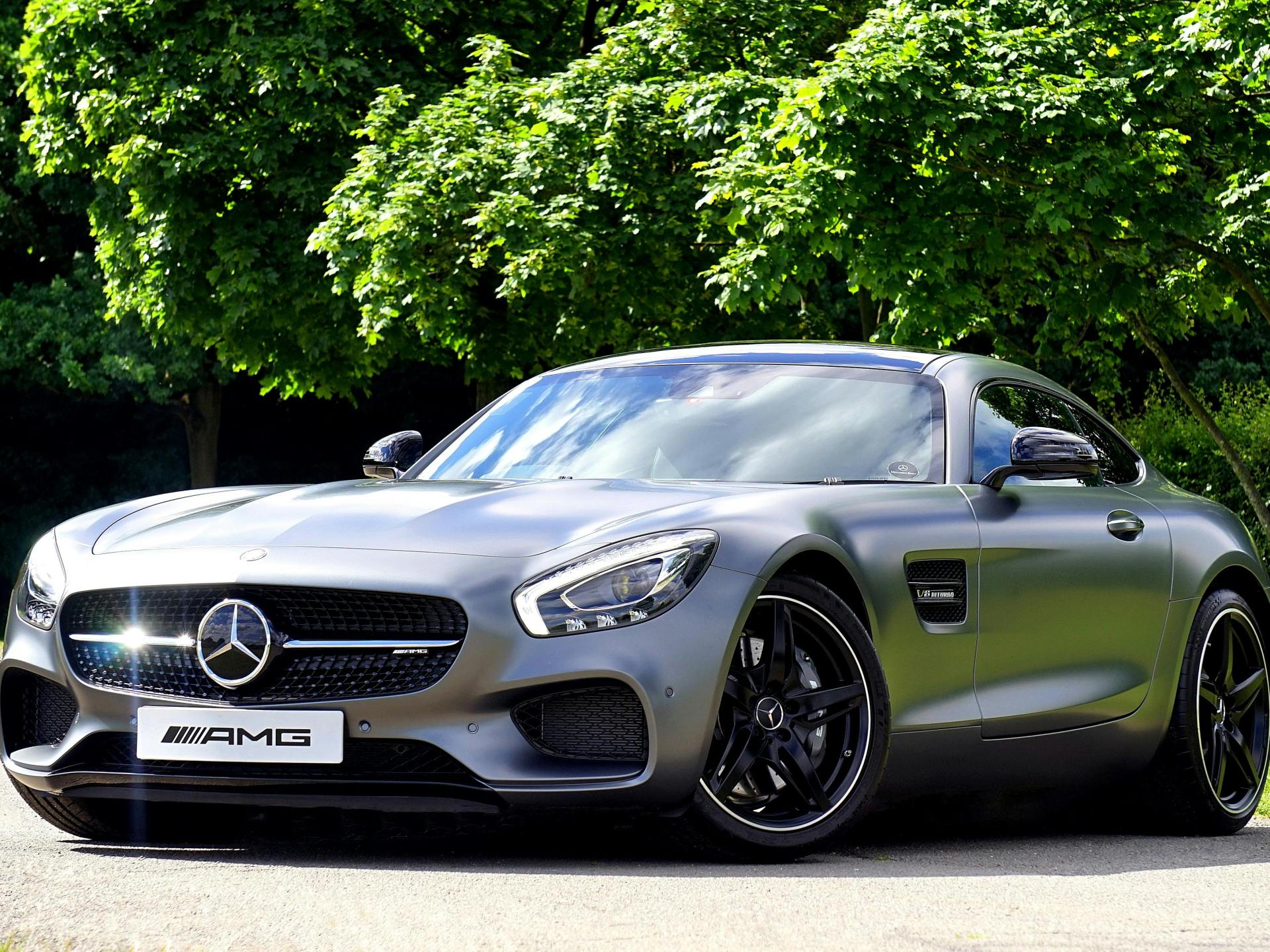 عودة الأسطورة.. مرسيدس AMG تتراجع عن رهان الكهرباء وتحيي محركات (V8)