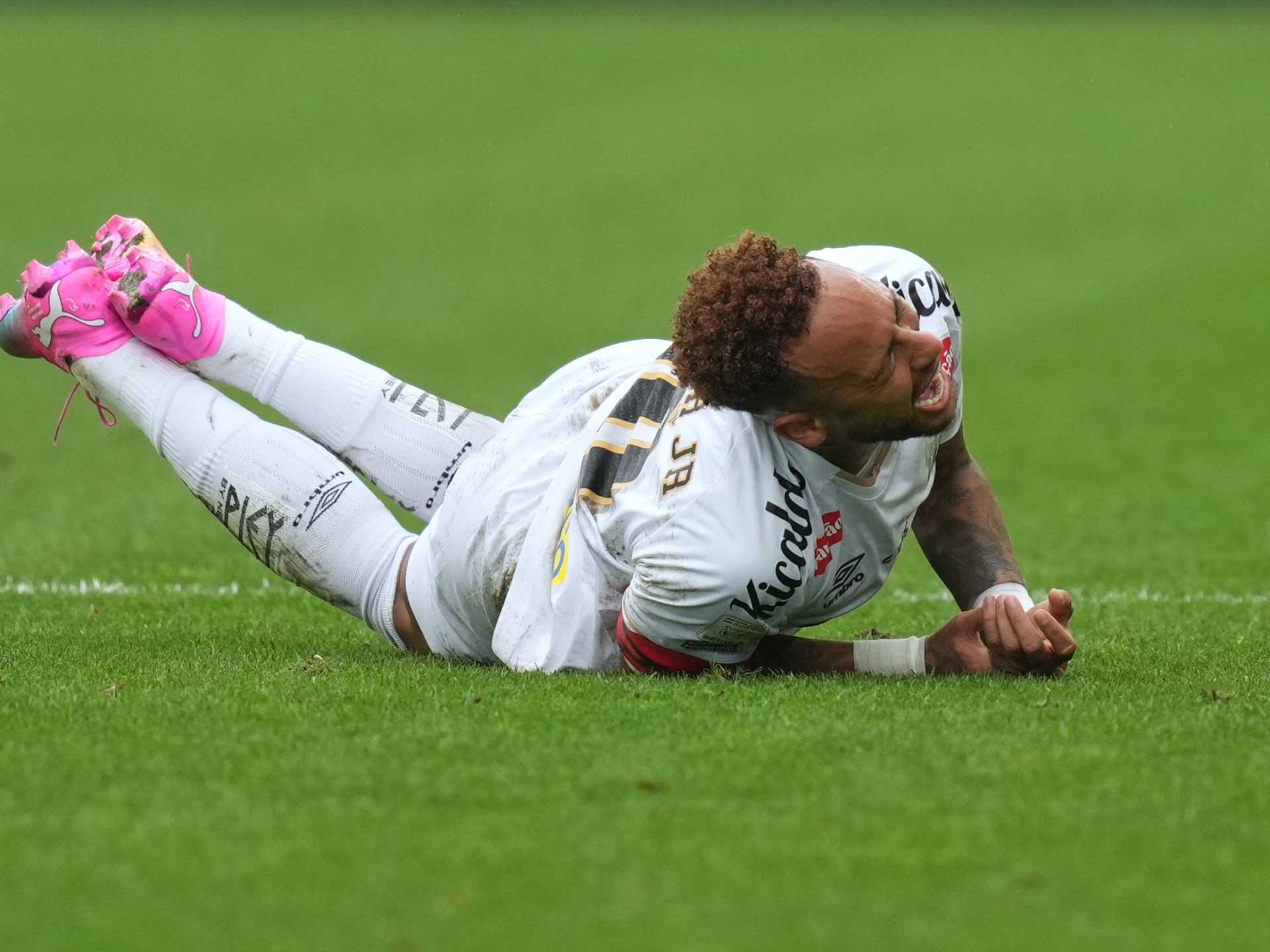 إصابة نيمار بعد يومين من ضمه لقائمة البرازيل في كأس العالم