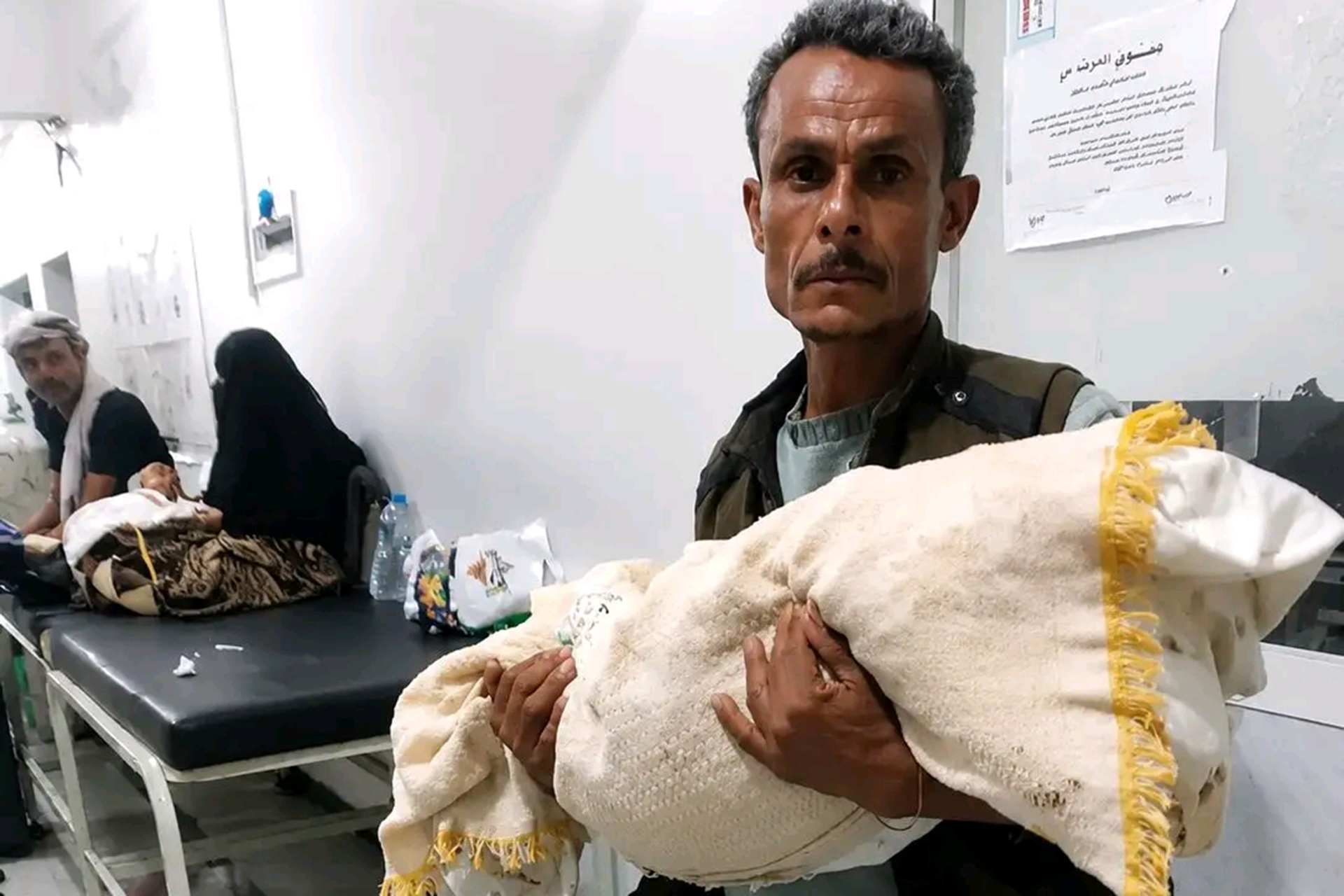 حياة بـ30 ألف ريال.. صفية ماتت دون عناية وسط أزمة صحية باليمن