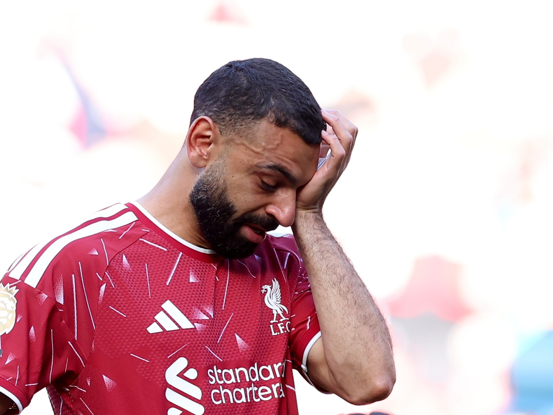 شاهد.. صلاح يودع ليفربول بالدموع ويحطم رقم جيرارد القياسي في ليلة التأهل لدوري الأبطال