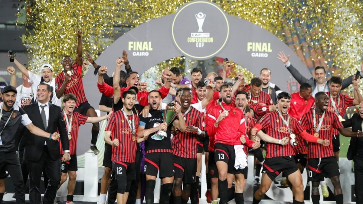 بعد التتويج بالكونفيدرالية.. اتهامات بالخيانة تشعل نادي اتحاد العاصمة الجزائري
