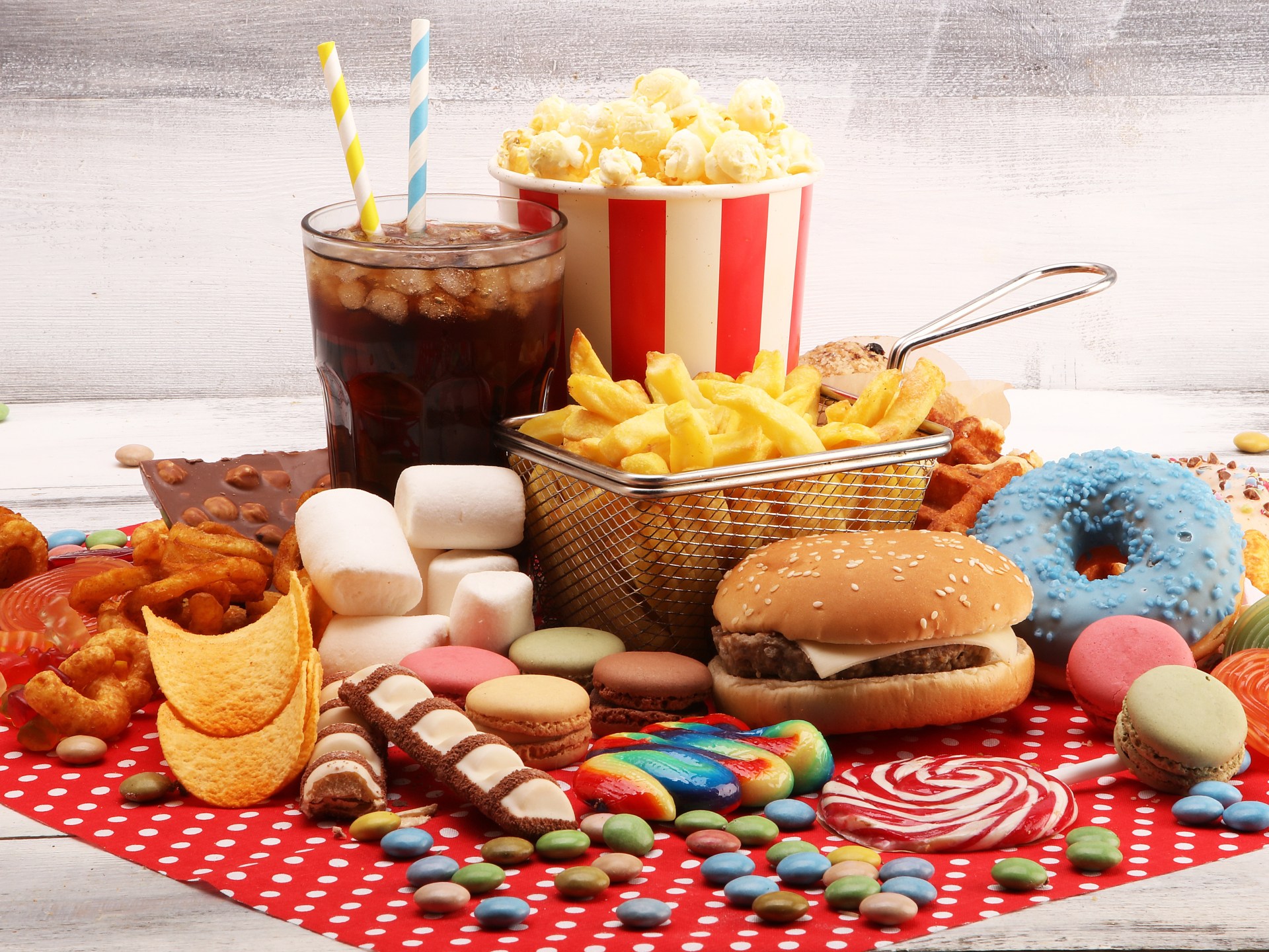 كيف ينهار الدماغ أمام الأطعمة فائقة المعالجة؟