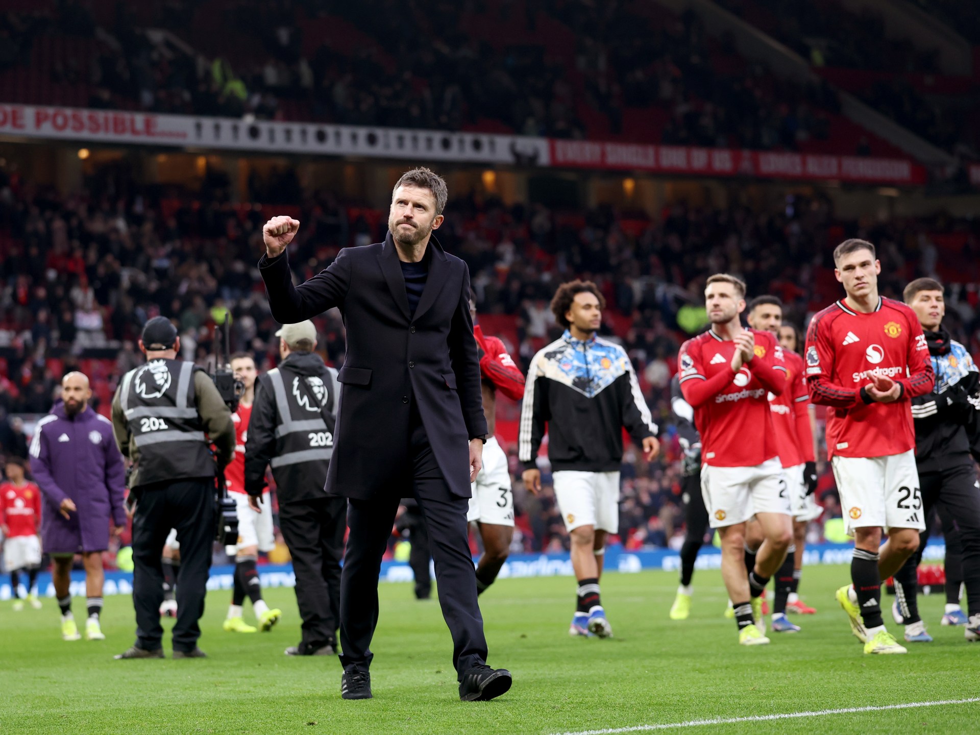 مايكل كاريك باق في مانشستر يونايتد
