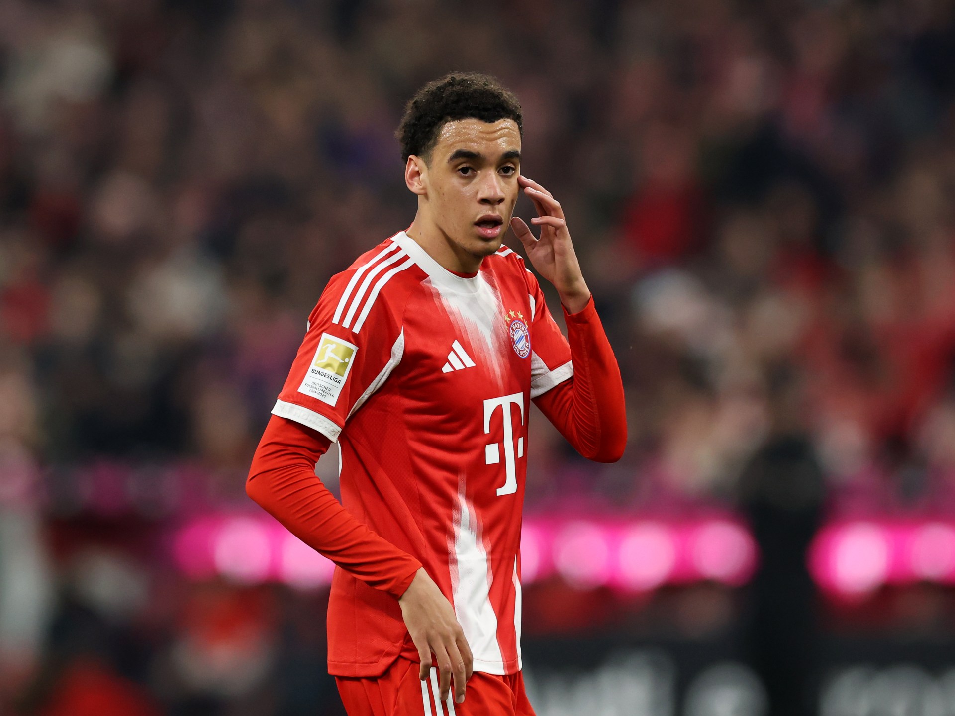 معاقبة موسيالا نجم بايرن ومنتخب ألمانيا لتسببه في إصابة شخصين بسيارته