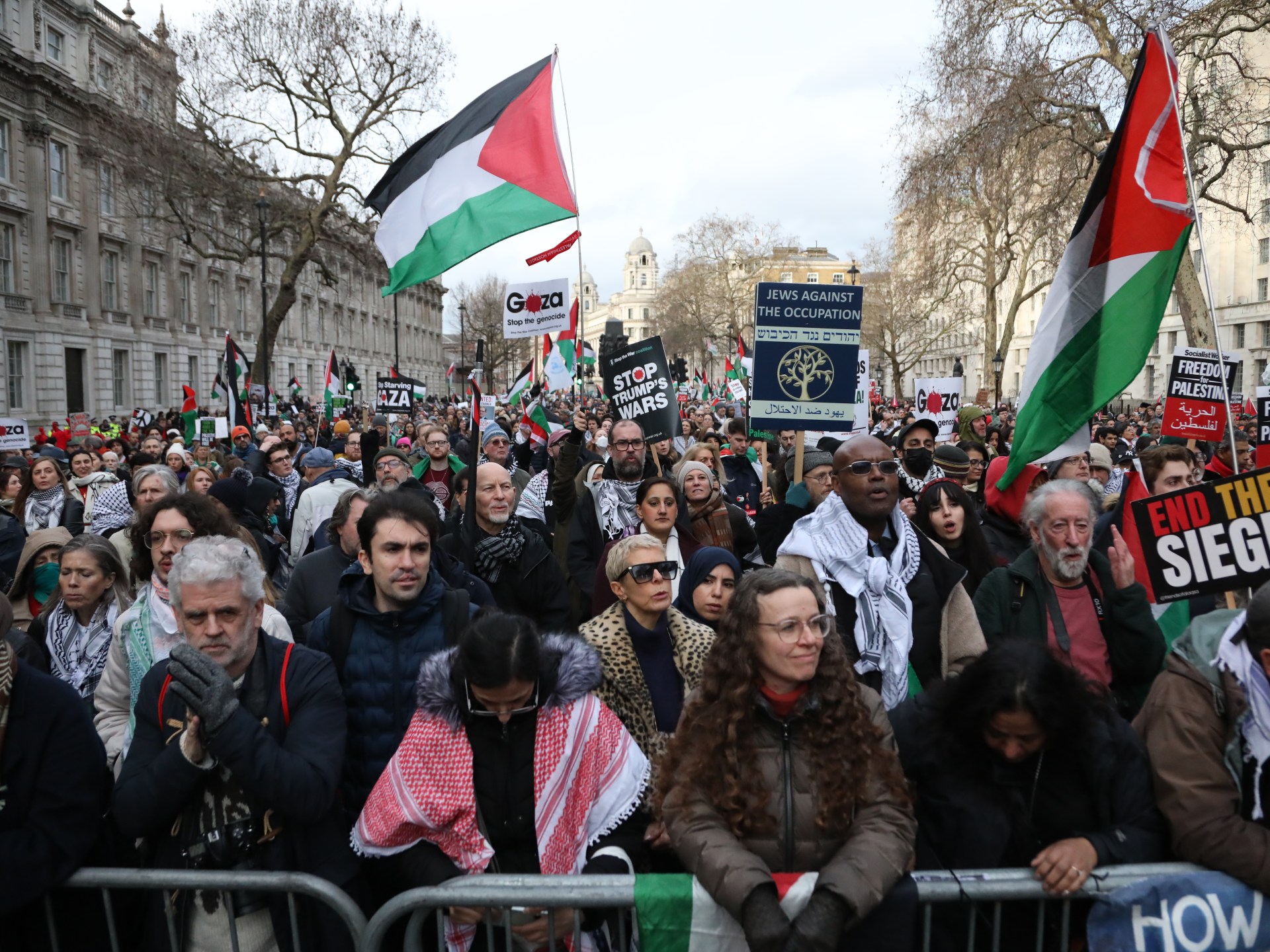 ستارمر ولعبة الظل.. هل ينجح "اللوبي" بمحاصرة مسيرات فلسطين في بريطانيا؟