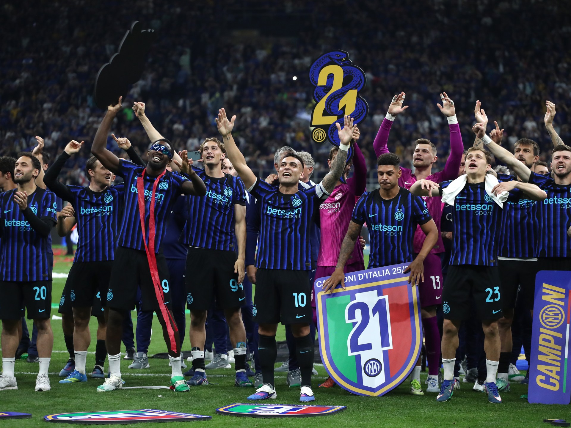 بالفيديو.. إنتر ميلان يتوج بلقب الدوري الإيطالي للمرة 21 بعد فوزه على بارما