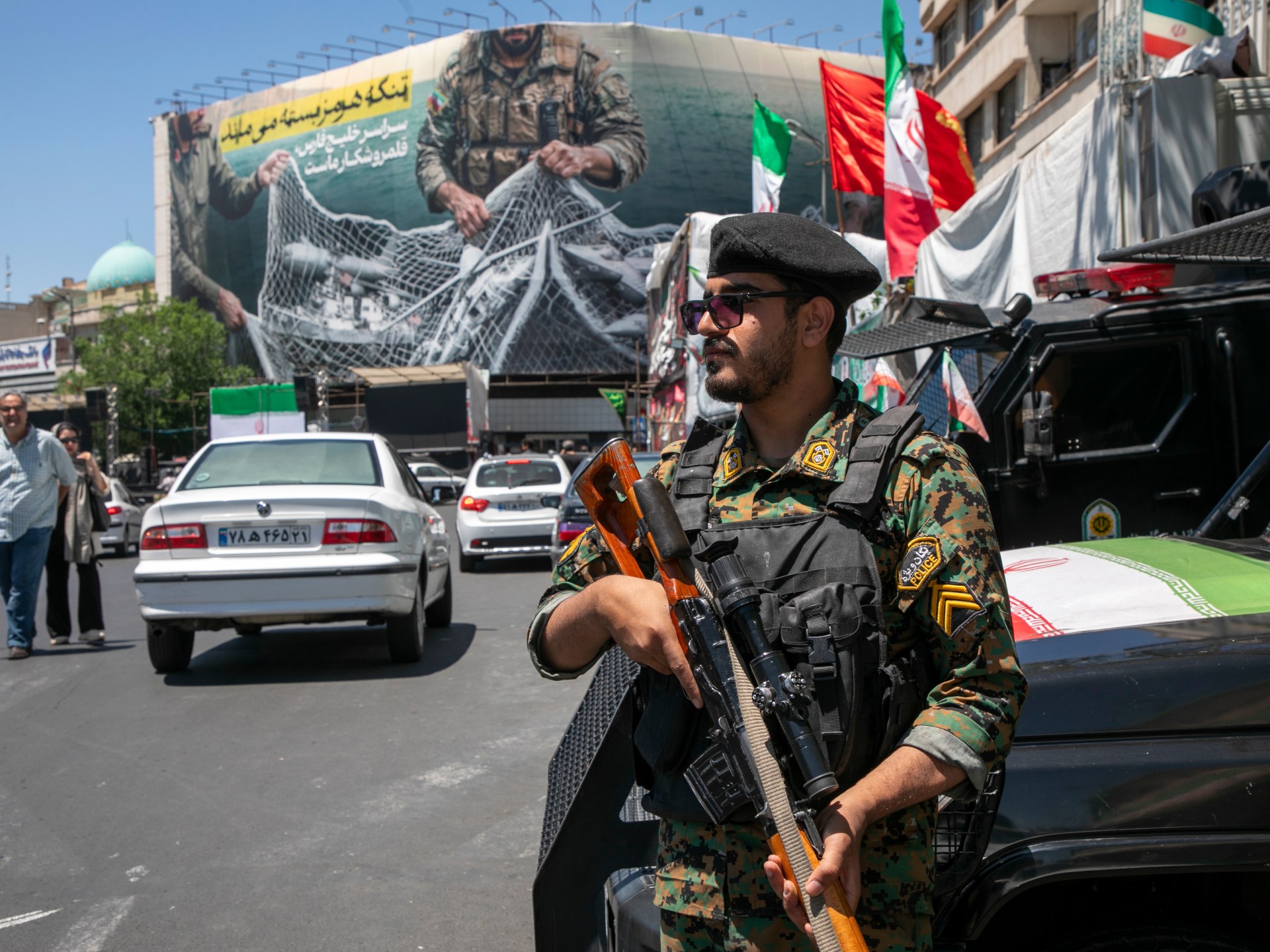 الجيش الإيراني يؤكد جاهزيته وباكستان تواصل مشاوراتها في طهران