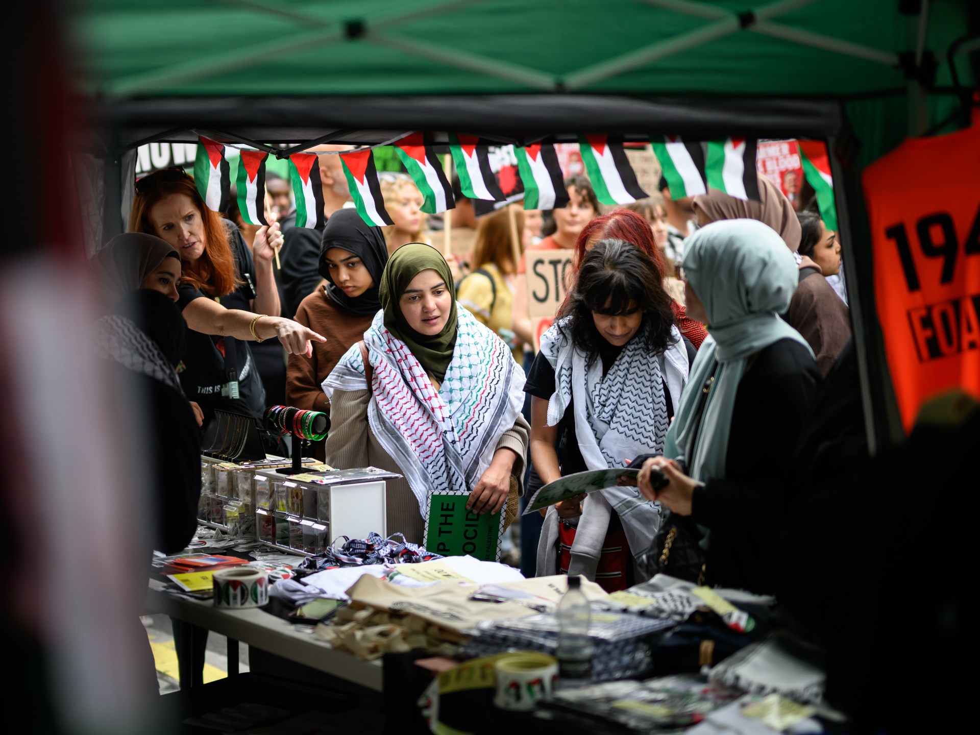 هل يصبح البيض أقلية؟ قصة الأسطورة التي صنعت جحيم المسلمين في الغرب