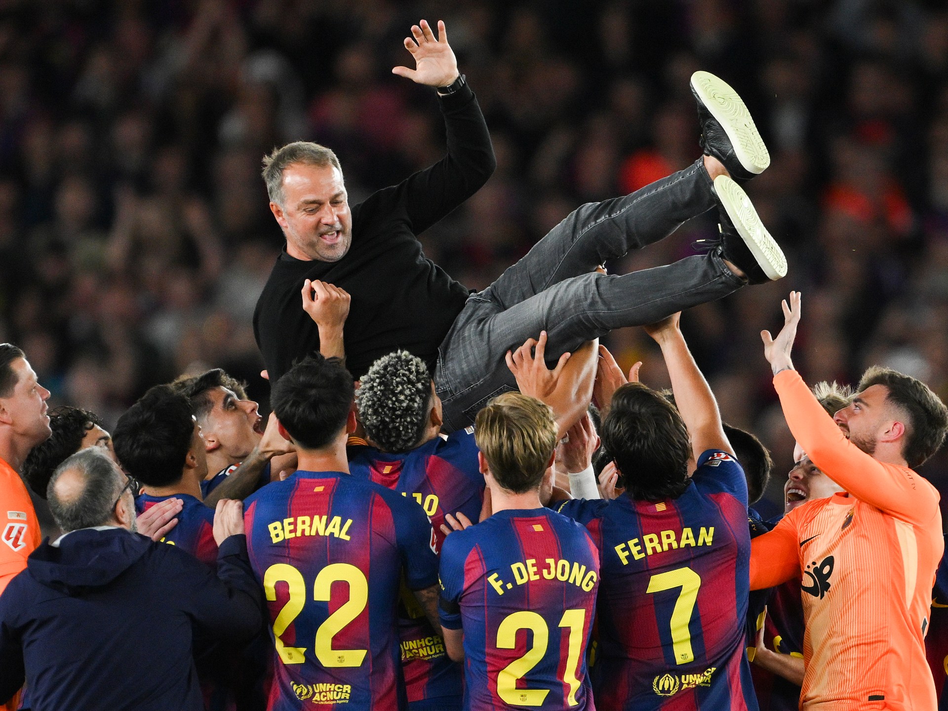 برشلونة يجدد الثقة في فليك بعقد جديد بعد حصد الدوري الإسباني مرتين متتاليتين