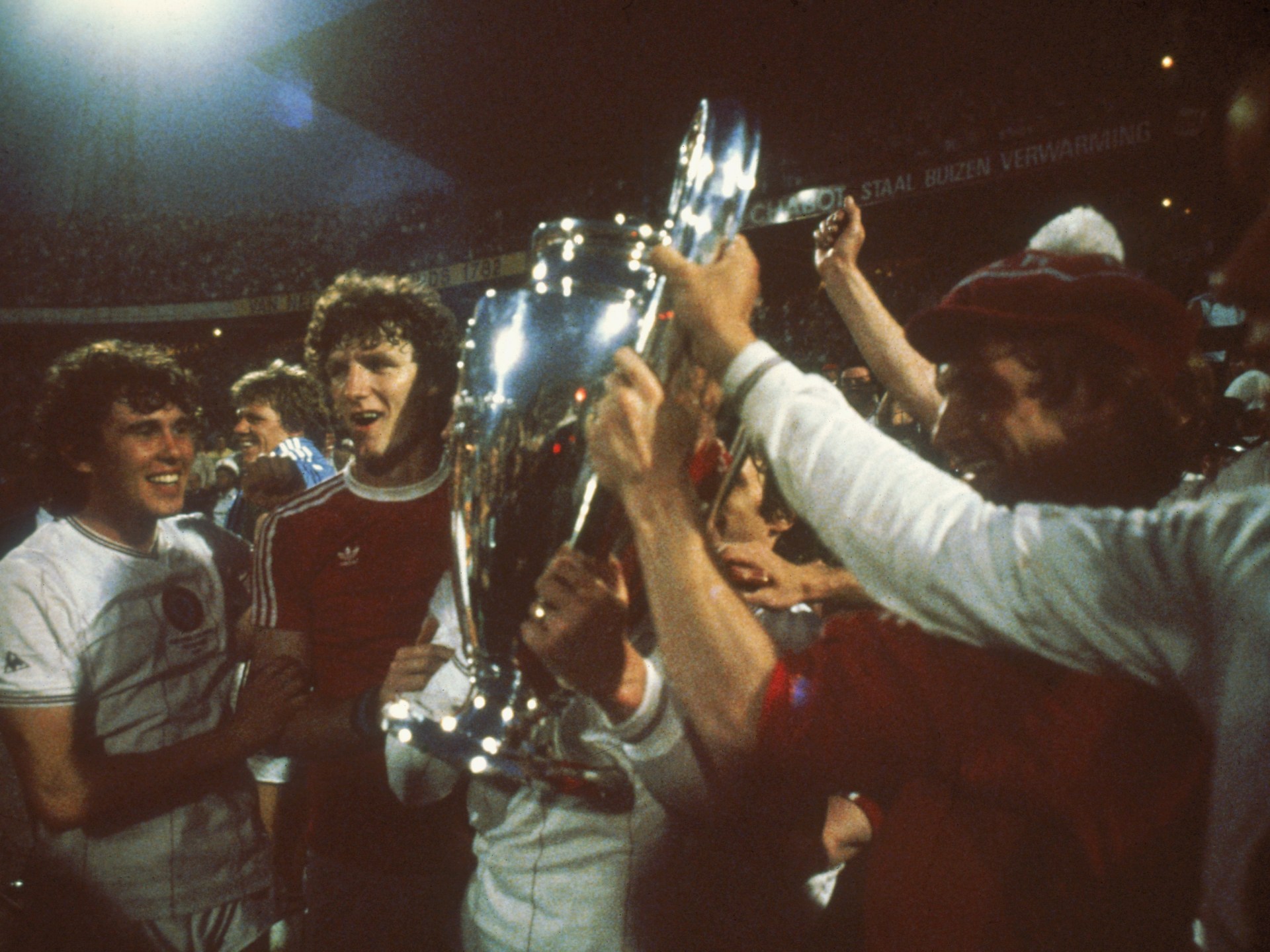 ذكريات روتردام 1982 تلهم أستون فيلا قبل نهائي يوروبا ليغ