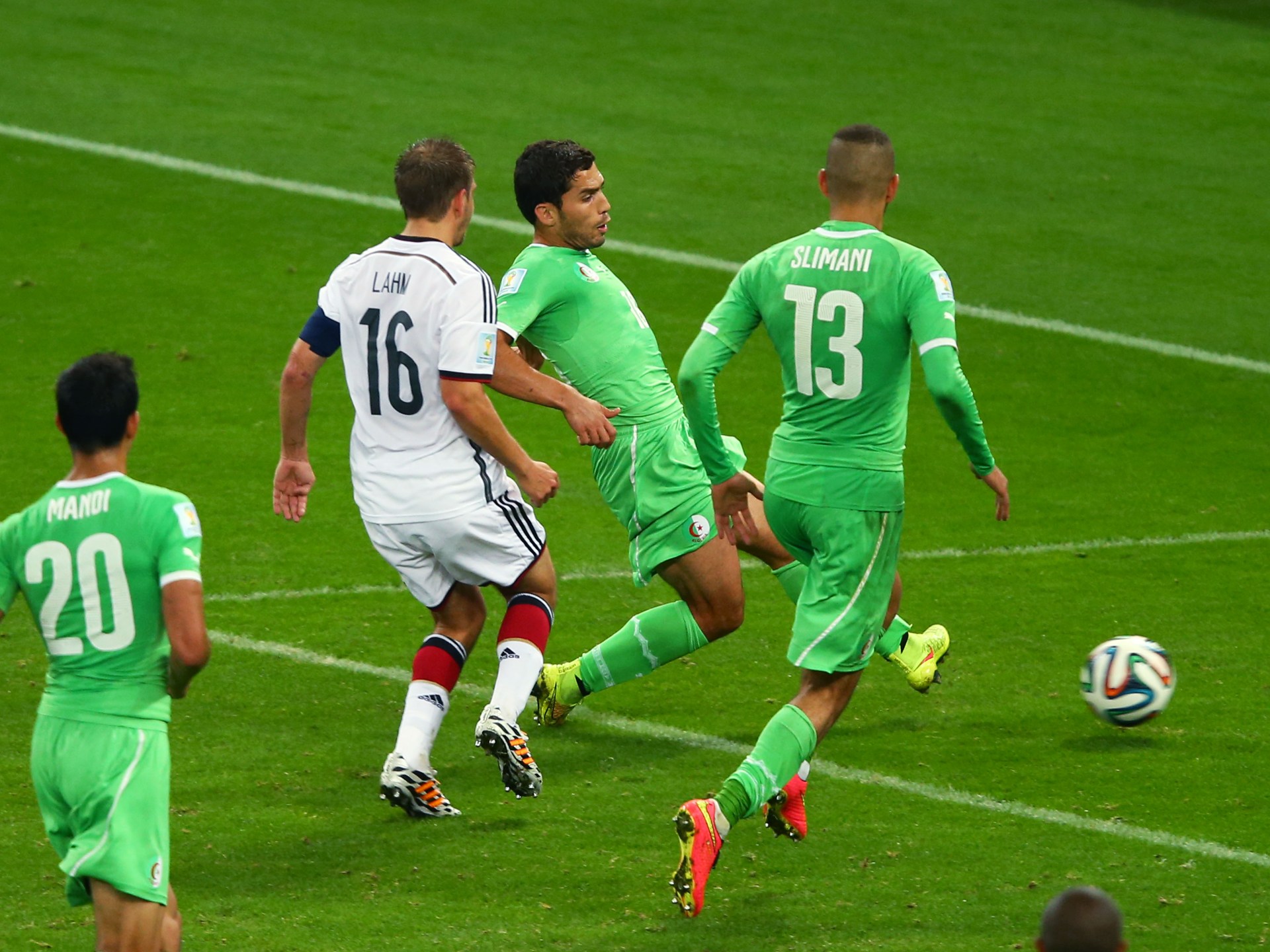 "اللاعب المحلي أم المغترب؟.. صراع تمثيل المنتخبات العربية يتجدد قبل مونديال 2026