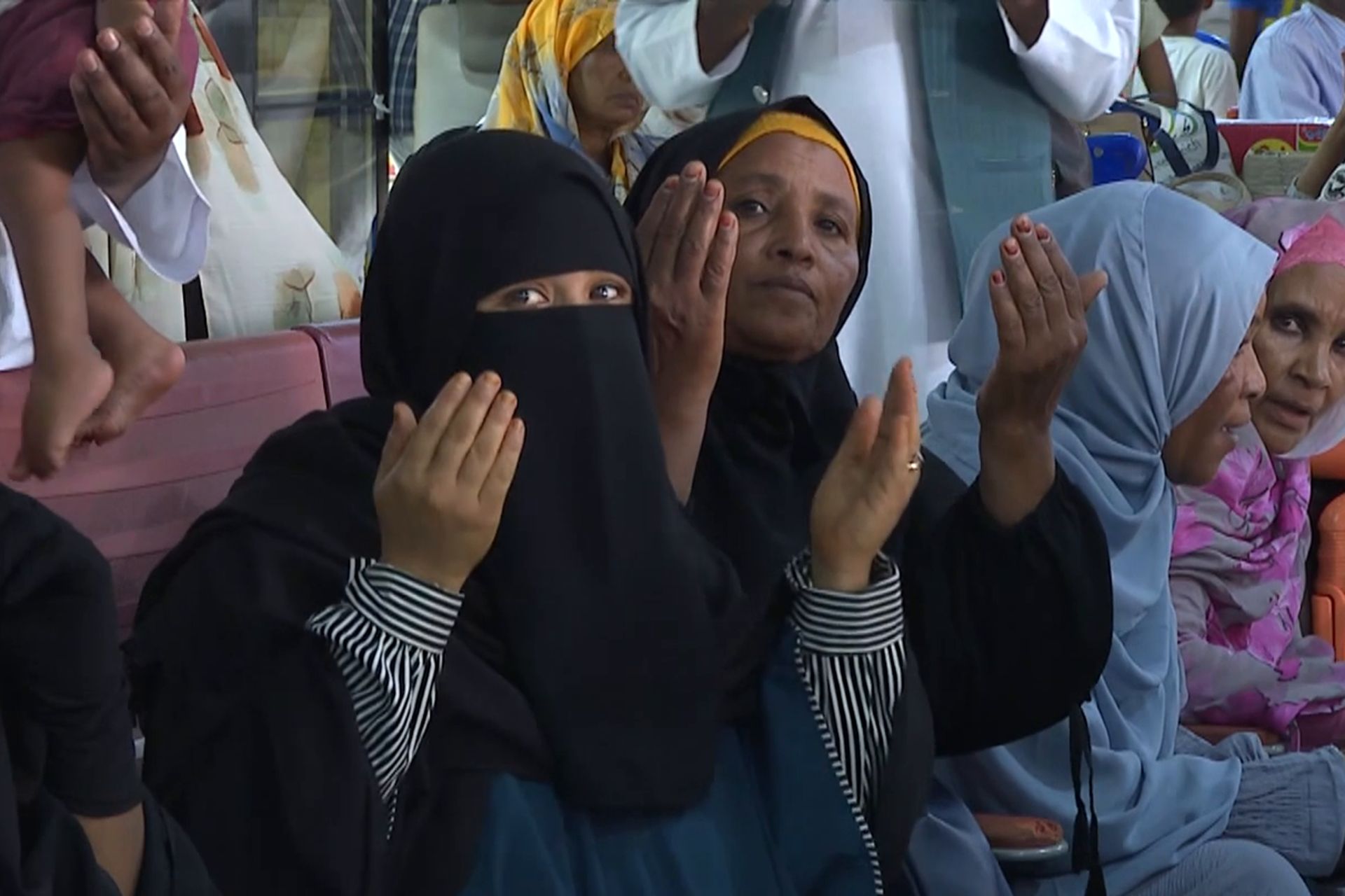 بين نقاط التفتيش وحصار التكاليف.. رحلة صمود سودانية نحو الأراضي المقدسة
