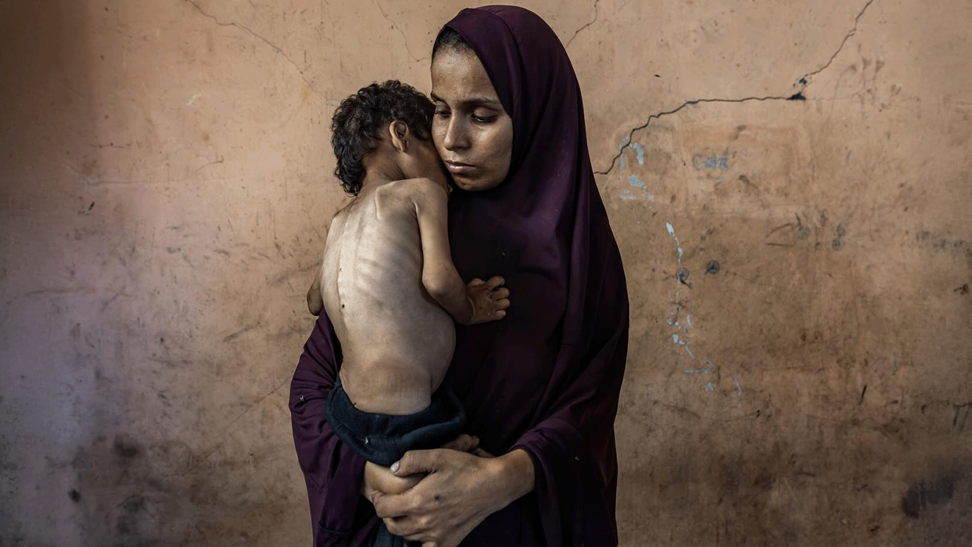 صور أرعبت نتنياهو.. كيف انتزع مصور فلسطيني "البوليتزر" من قلب غزة؟