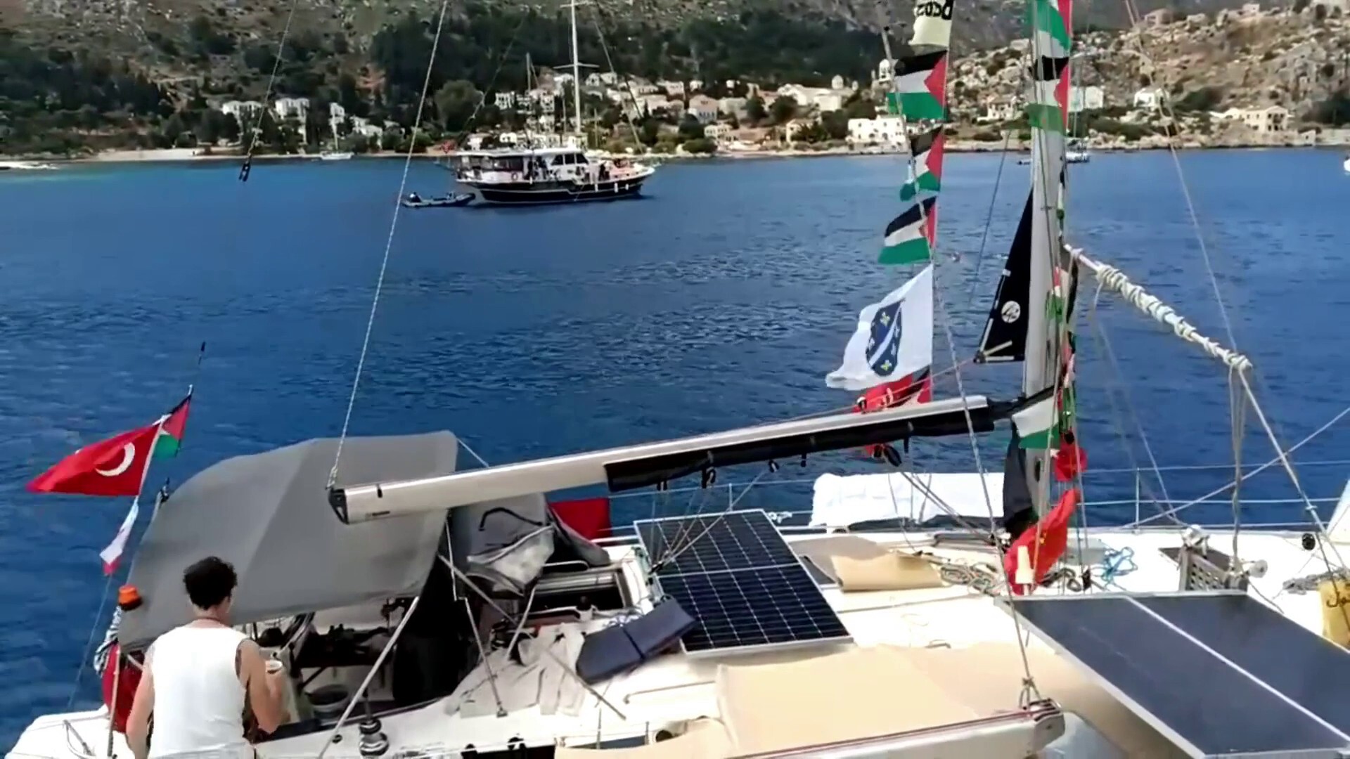 أسطول الصمود يواصل الإبحار نحو غزة رغم العوائق الجوية