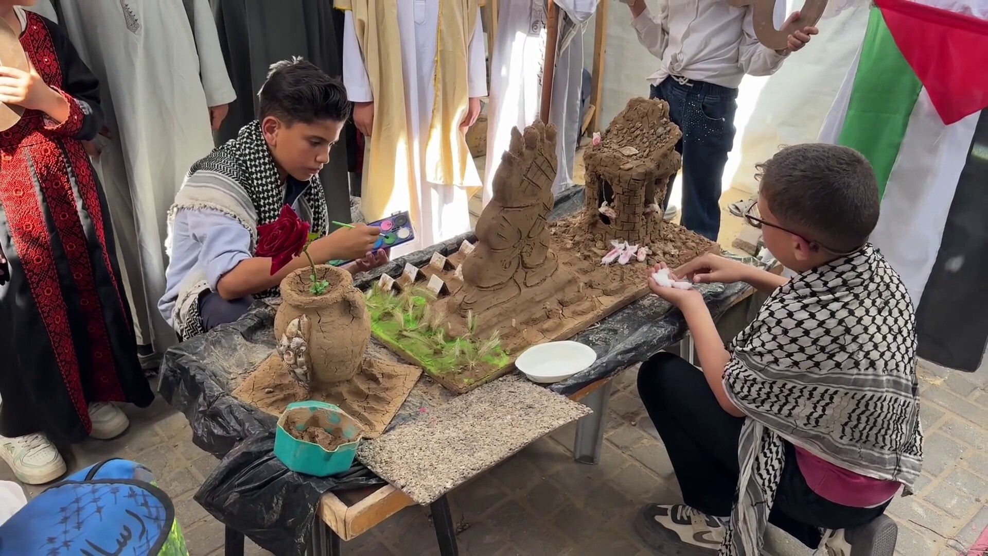 بمجسمات وأغان ومفاتيح العودة.. أطفال غزة يروون أوجاعهم في ذكرى النكبة
