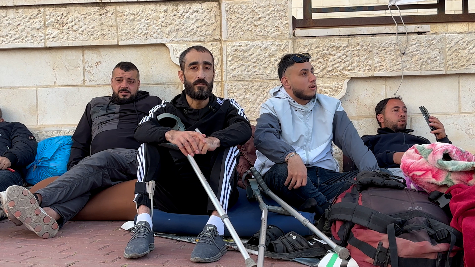 جرحى وأسرى محررون يطالبون السلطة الفلسطينية بصرف مخصصاتهم