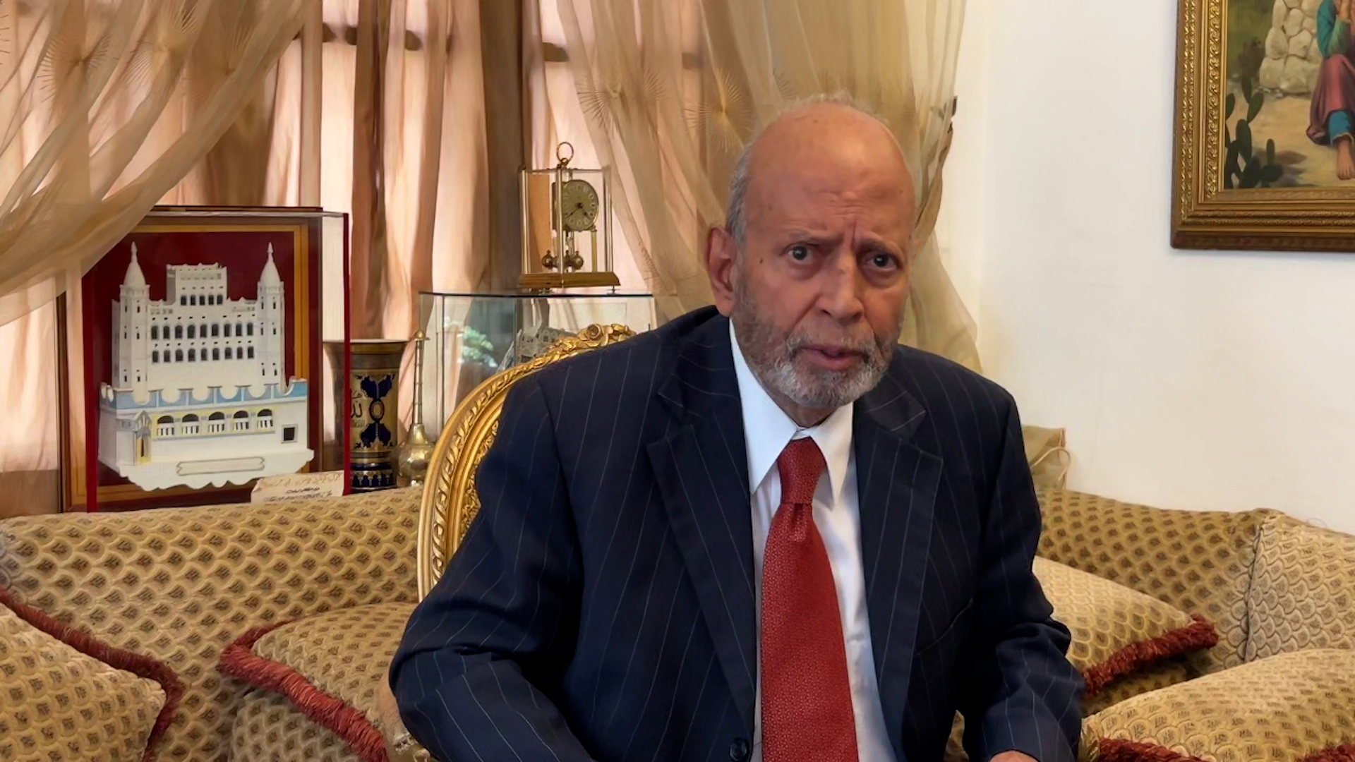 النفق والاغتيالات وليلة القدر والرئيس الذي سلم مفاتيح قصره.. مهندس وحدة اليمن يتحدث