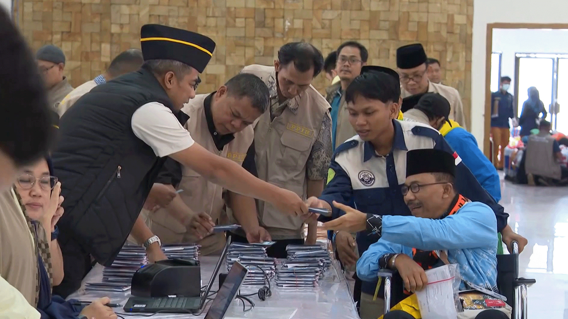 إندونيسيا تغطي ارتفاع كلفة سفر حجاجها للبقاع المقدسة