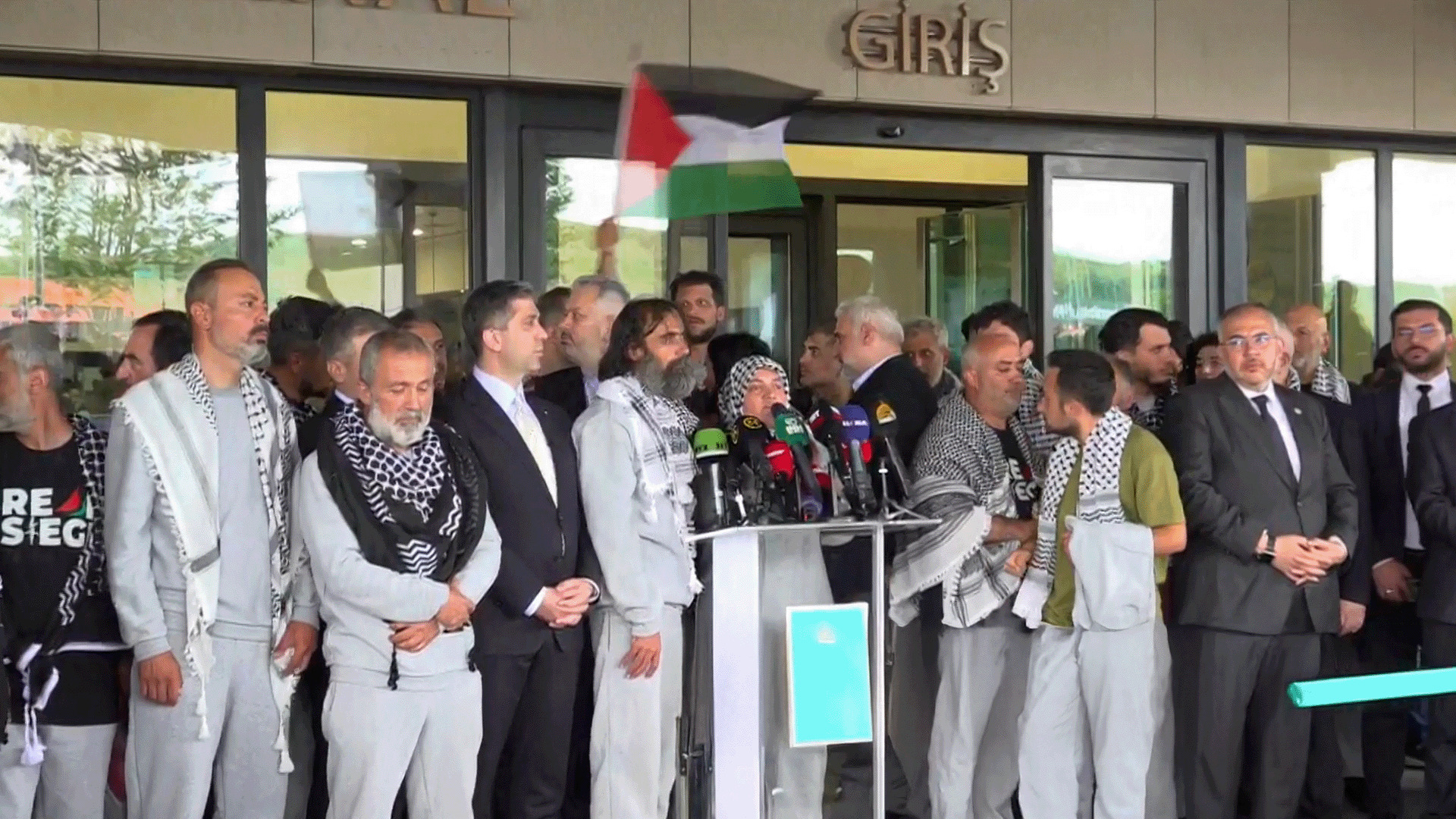 شهادات مروعة من زنازين الاحتلال.. ناشطو أسطول الصمود يروون فظائع التعذيب