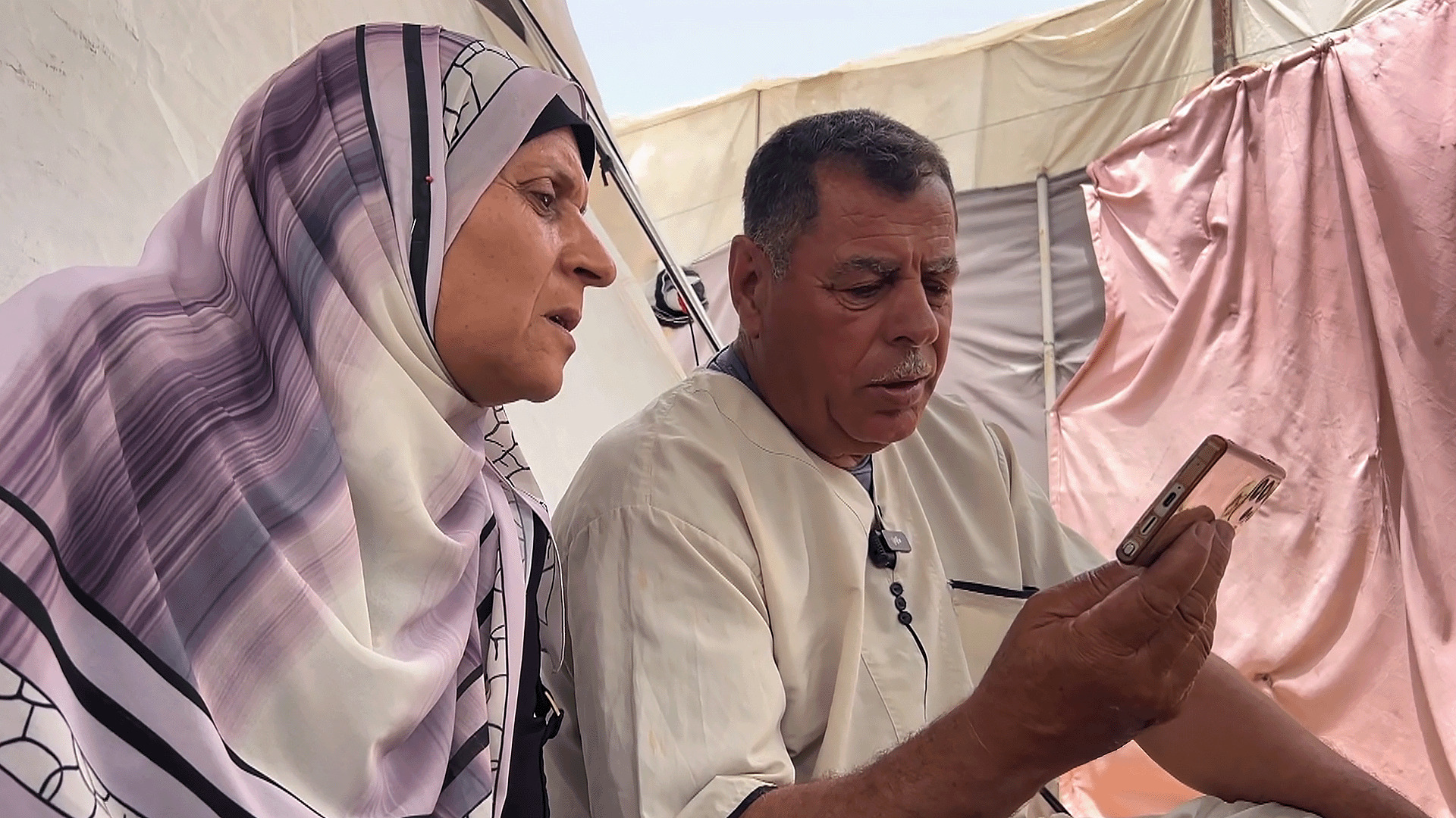 71 منهم تُوفوا وهم ينتظرون.. إغلاق المعابر يحرم آلاف الغزيين من الحج