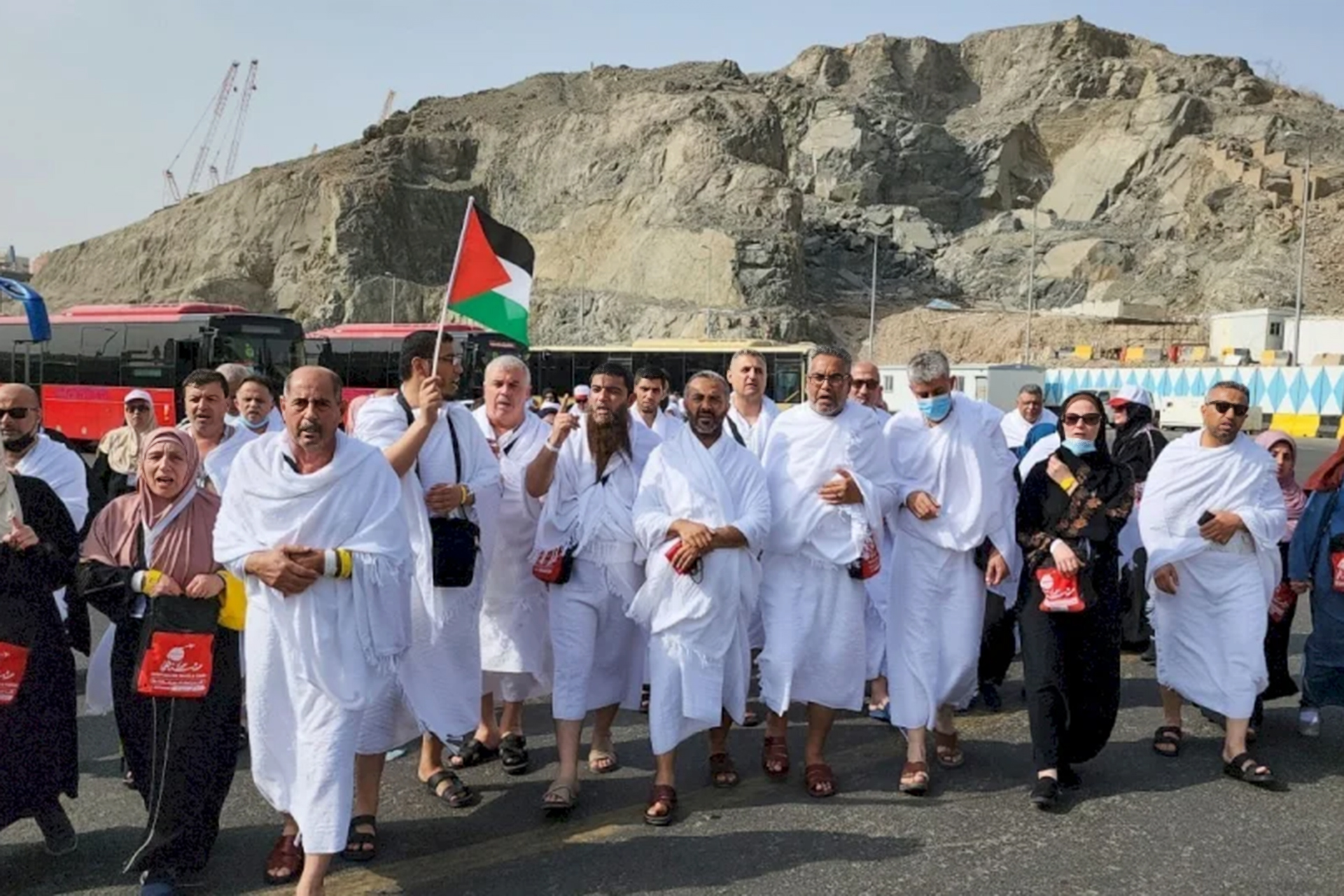 حلم الفلسطينيين في لبنان بأداء الحج يصطدم بالتكلفة وتقليص الأعداد