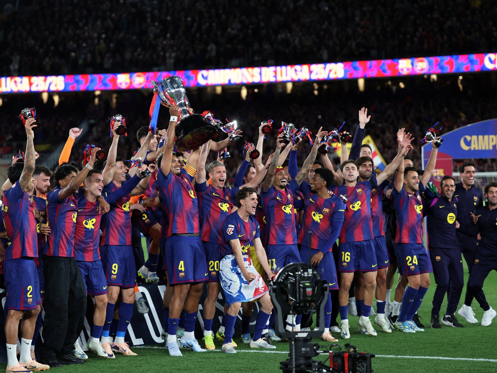 كم سيجني برشلونة بعد التتويج بلقب الدوري الإسباني؟