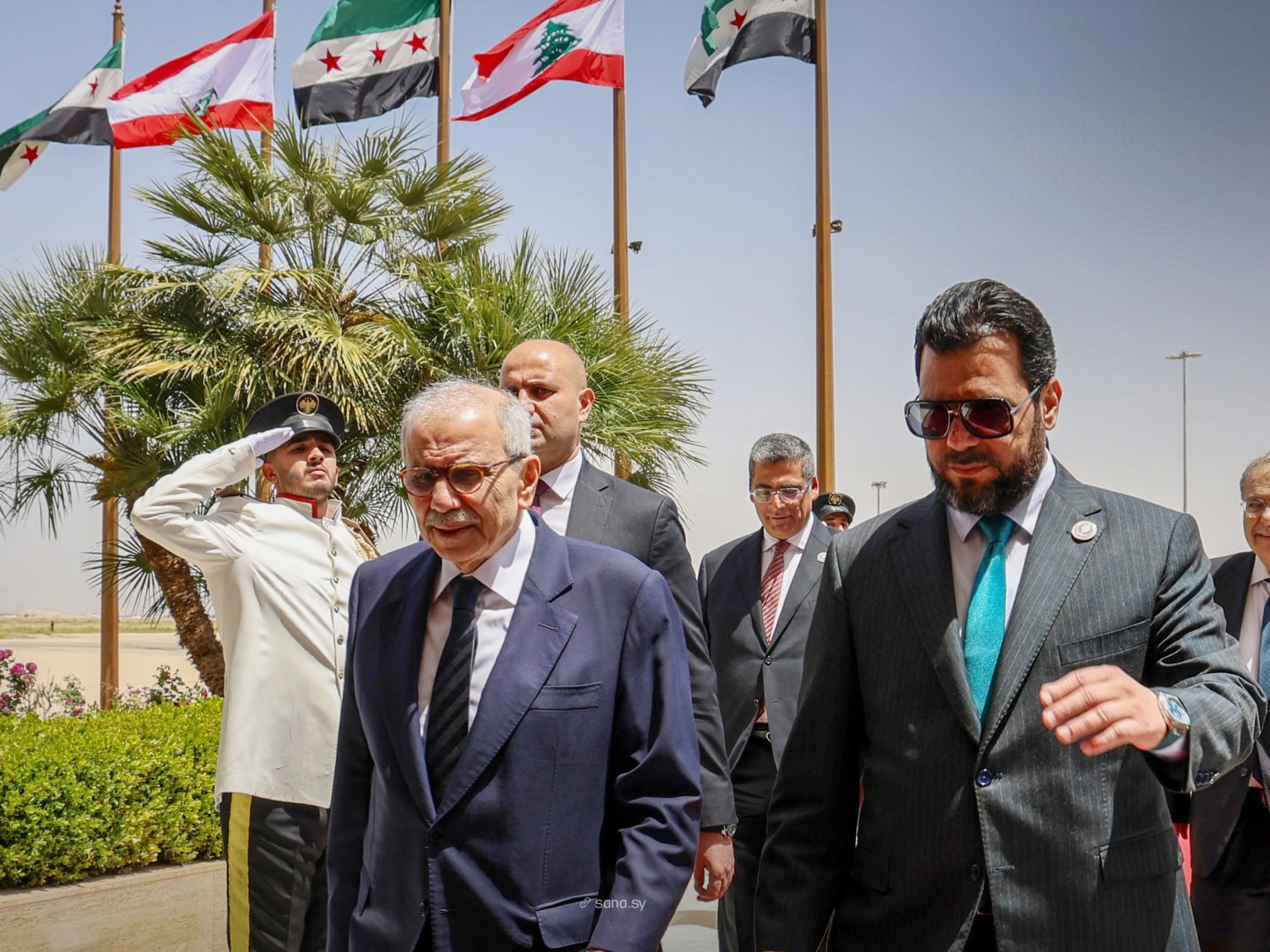نواف سلام في دمشق لبحث القضايا العالقة بين سوريا ولبنان