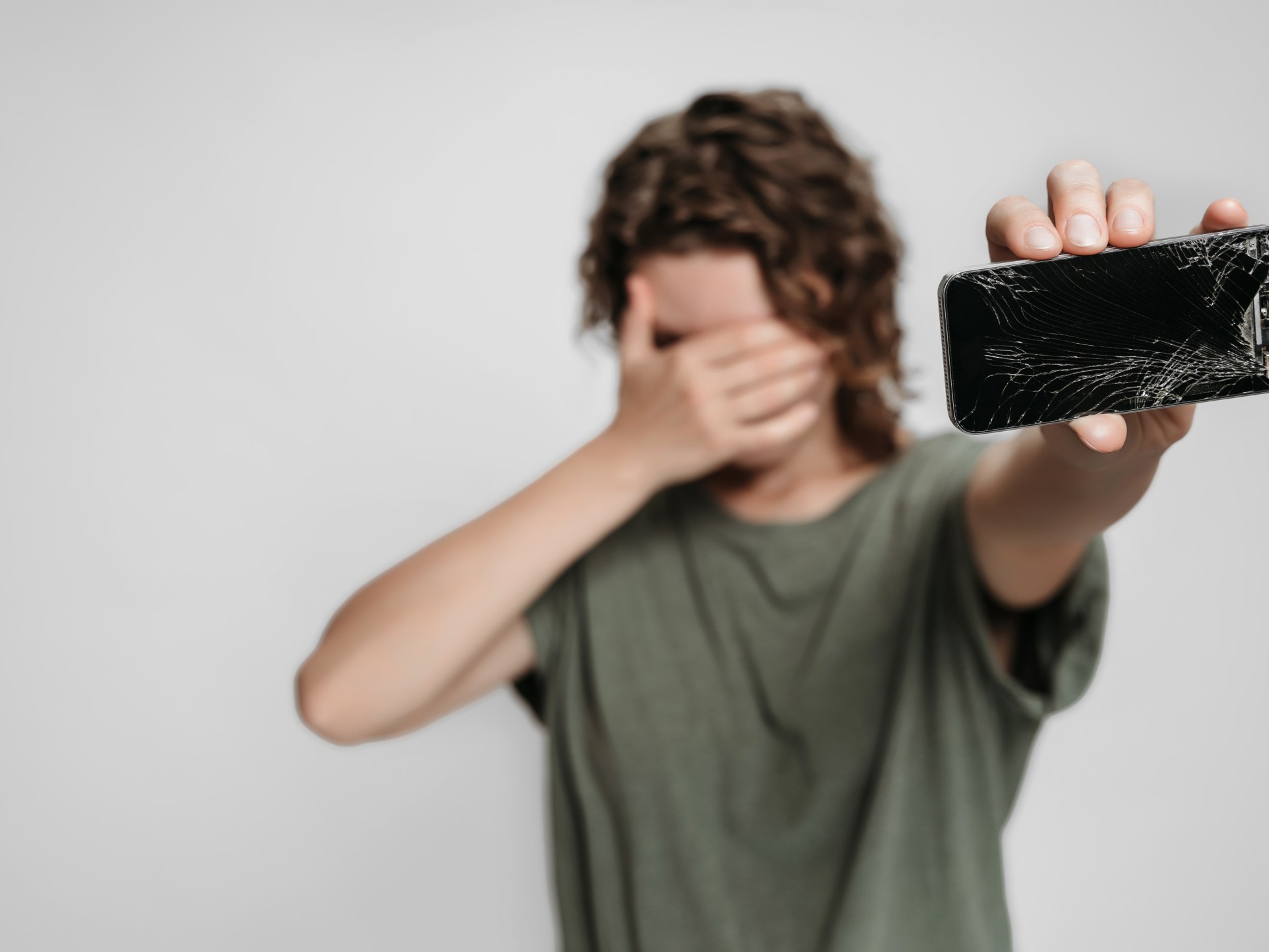 هاتفك في خطر! أماكن تدمر جهازك دون أن تشعر