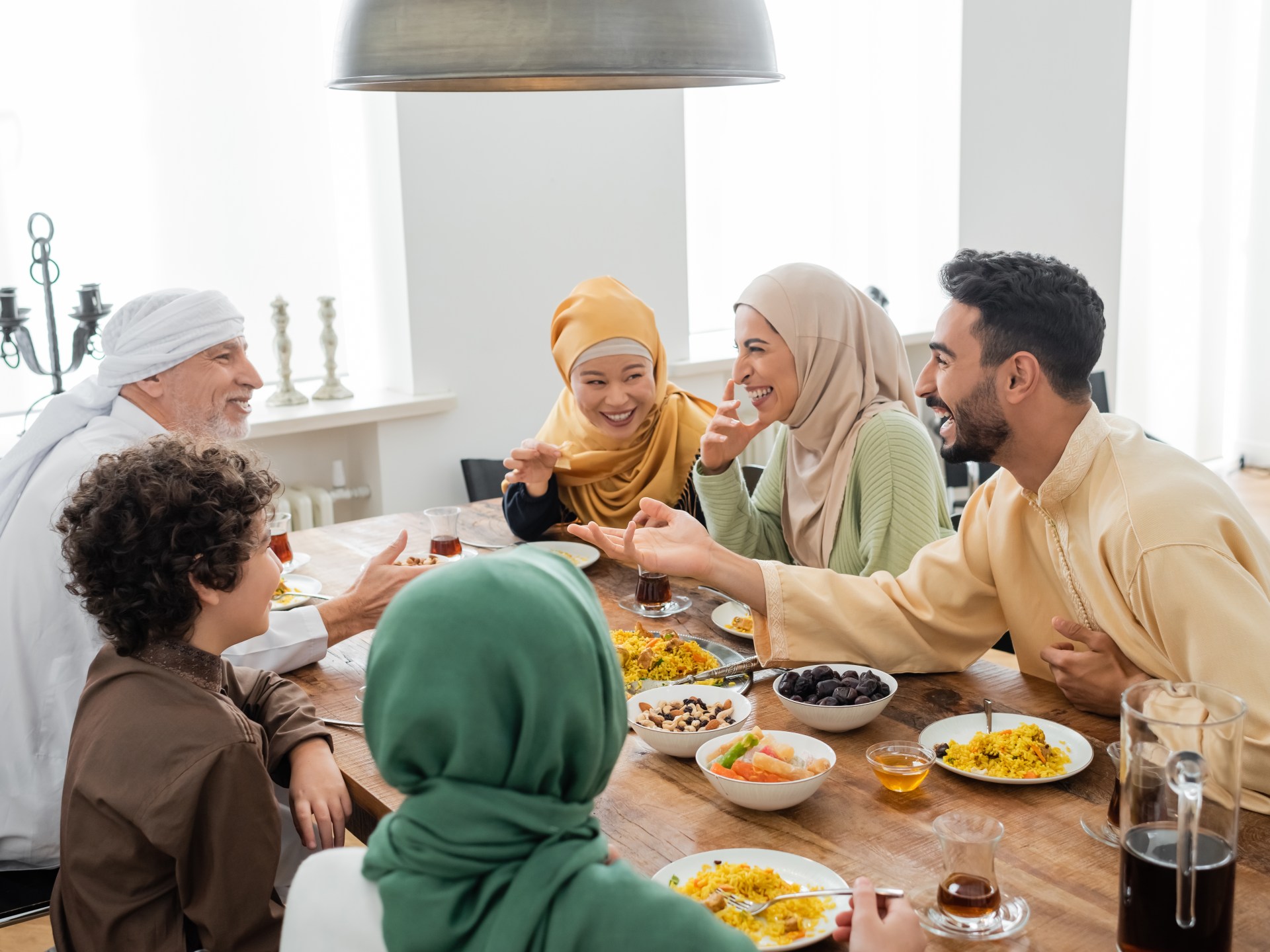العيد بين أهلك وأهلي.. كيف ننجو من "حرب الزيارات" دون استنزاف سلامنا الزوجي؟
