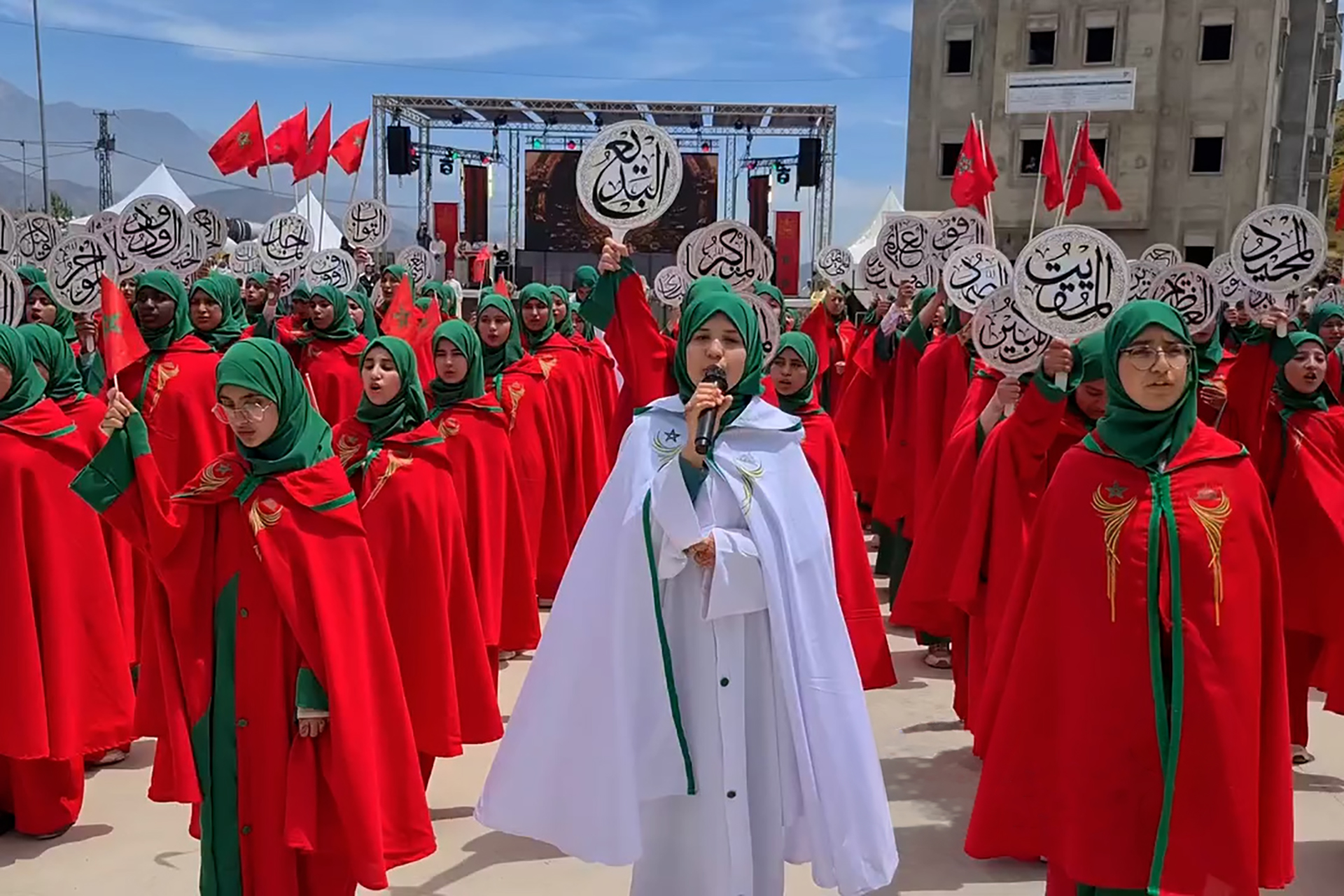أصوات عذبة وتناغم لافت.. طالبات مغربيات يبهرن المنصات بإنشاد أسماء الله الحسنى