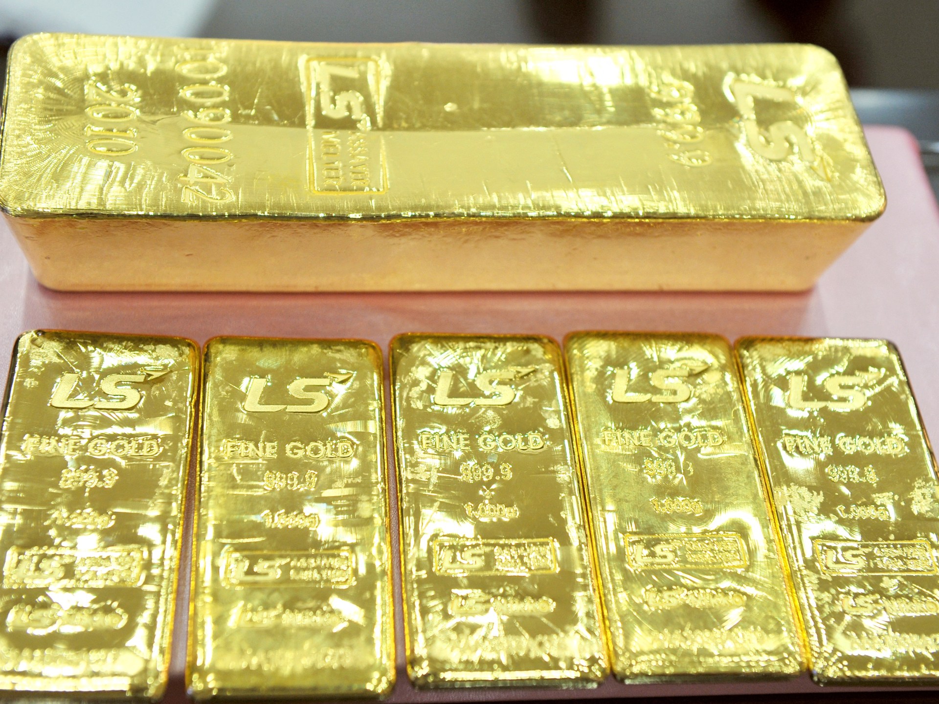 الدولار يصعد لأعلى مستوى منذ أبريل وبتكوين بأدنى سعر منذ 4 أشهر