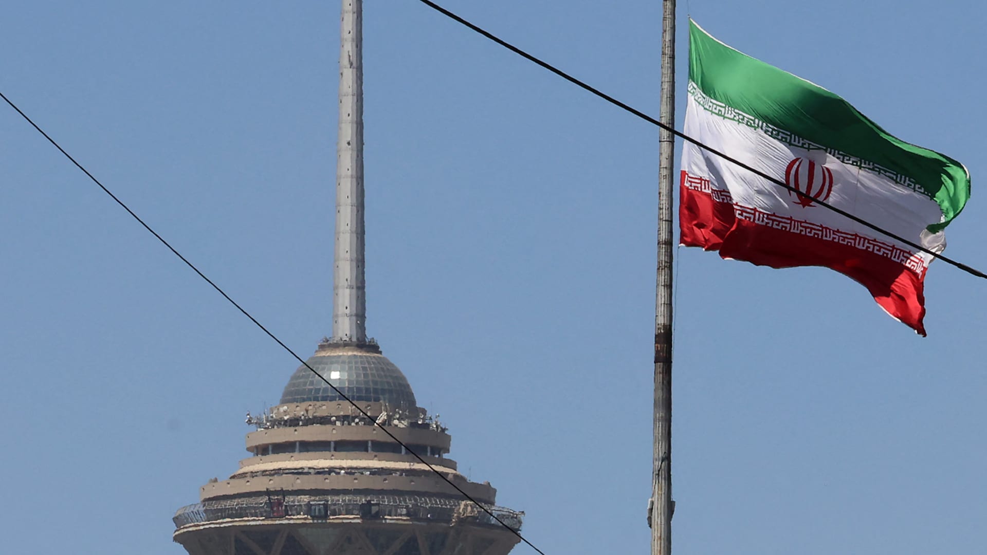 إعلام إيراني يزعم "تراجع" أمريكا عن مطلب بارز بآخر مقترح أرسلته لطهران.. ما هو؟