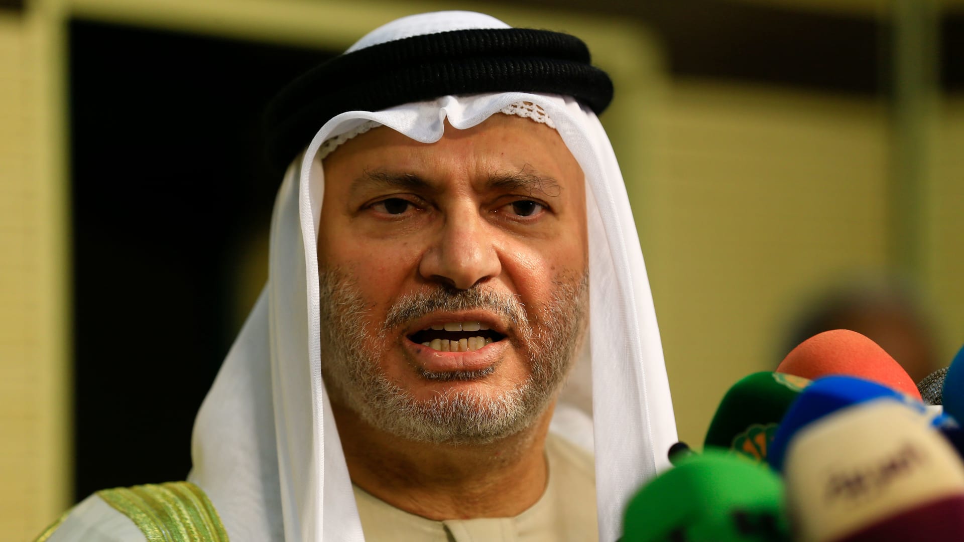قرقاش: دول الخليج والعراق ولبنان واليمن يدفعون ثمن طموح إيران "المتضخم"