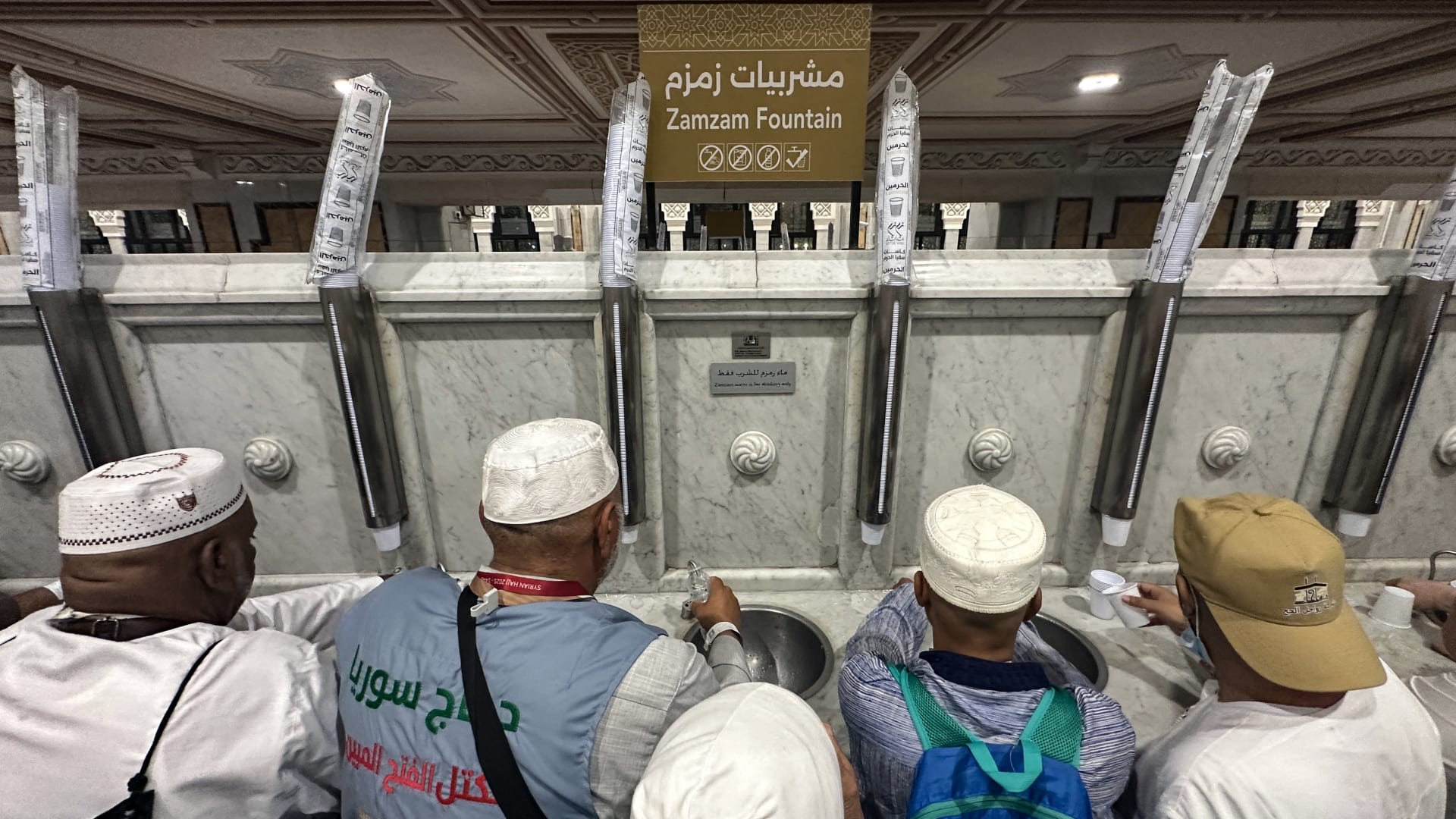بيان سعودي للحجاج بشأن ماء زمزم