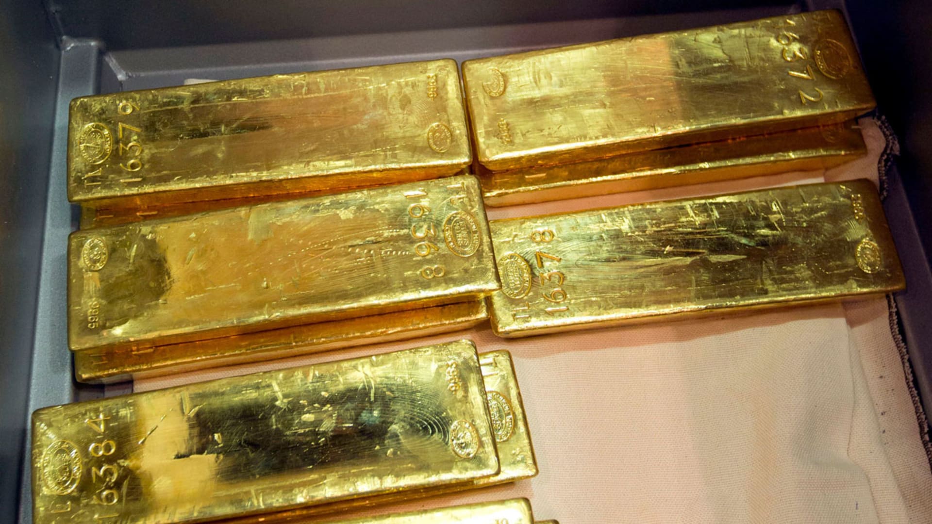 ساويرس يعدد أسبابا تمنع مصر أن تصبح من أكبر الدول باحتياطات الذهب