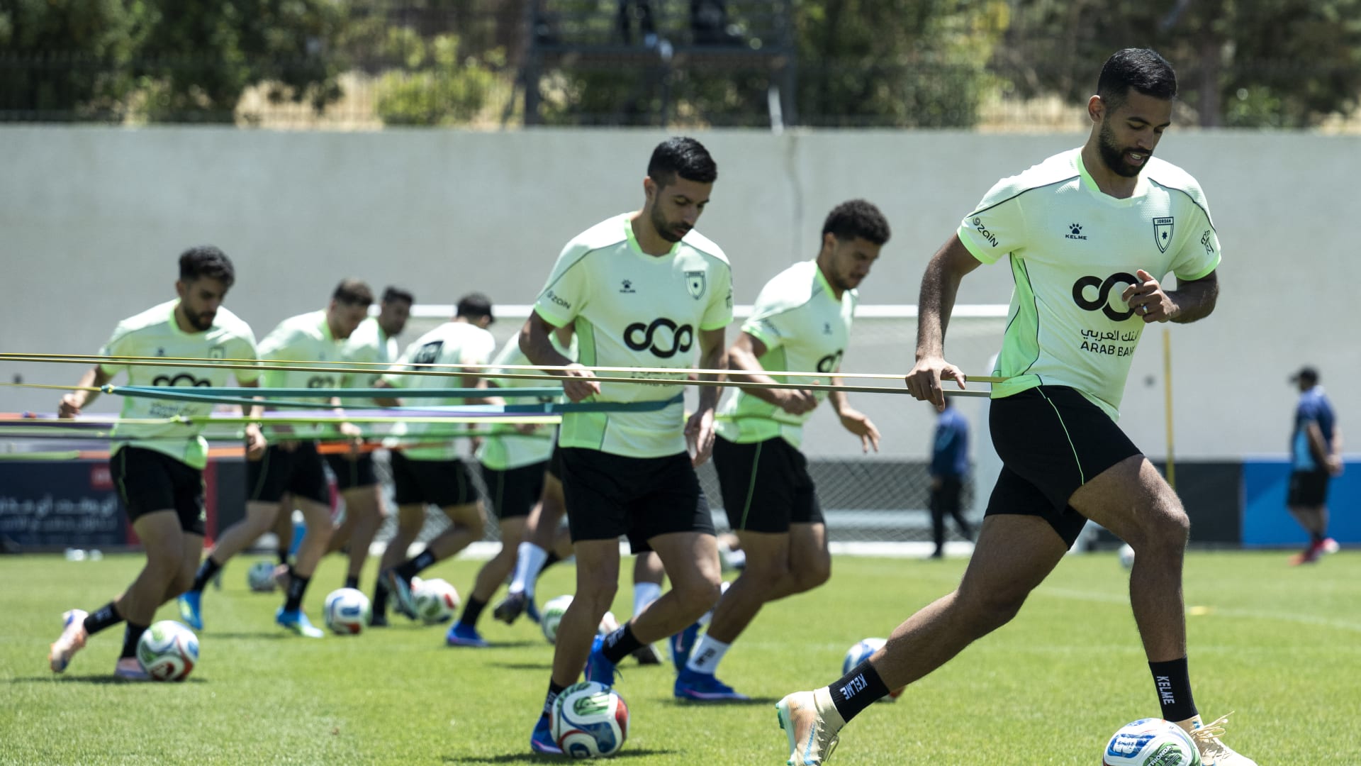 استبعاد لاعب من قائمة منتخب الأردن قبل كأس العالم 2026 لهذا السبب