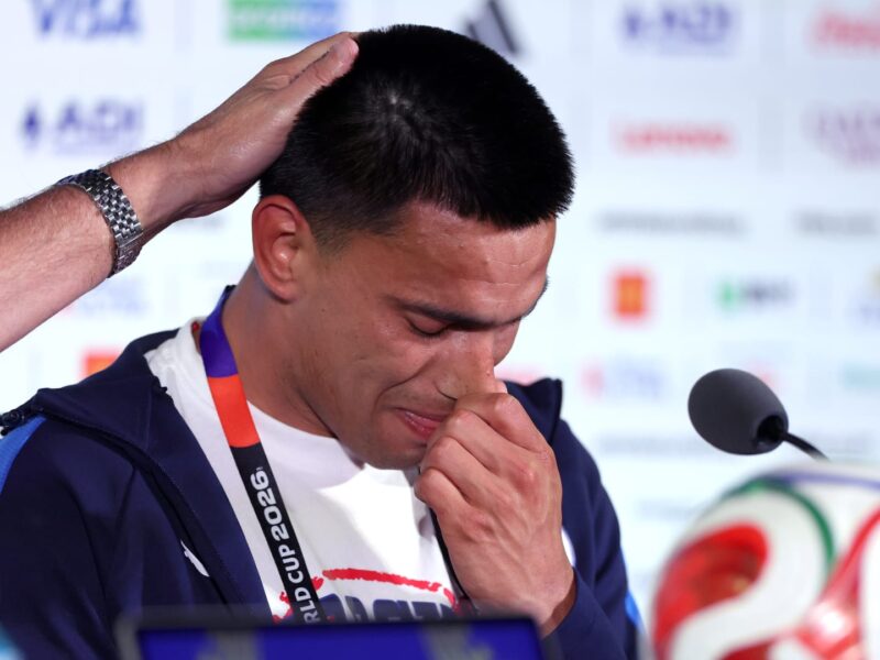 "لحظة عاطفية".. لاعب منتخب باراغواي يبكي تأثراً بتمثيل بلاده في كأس العالم