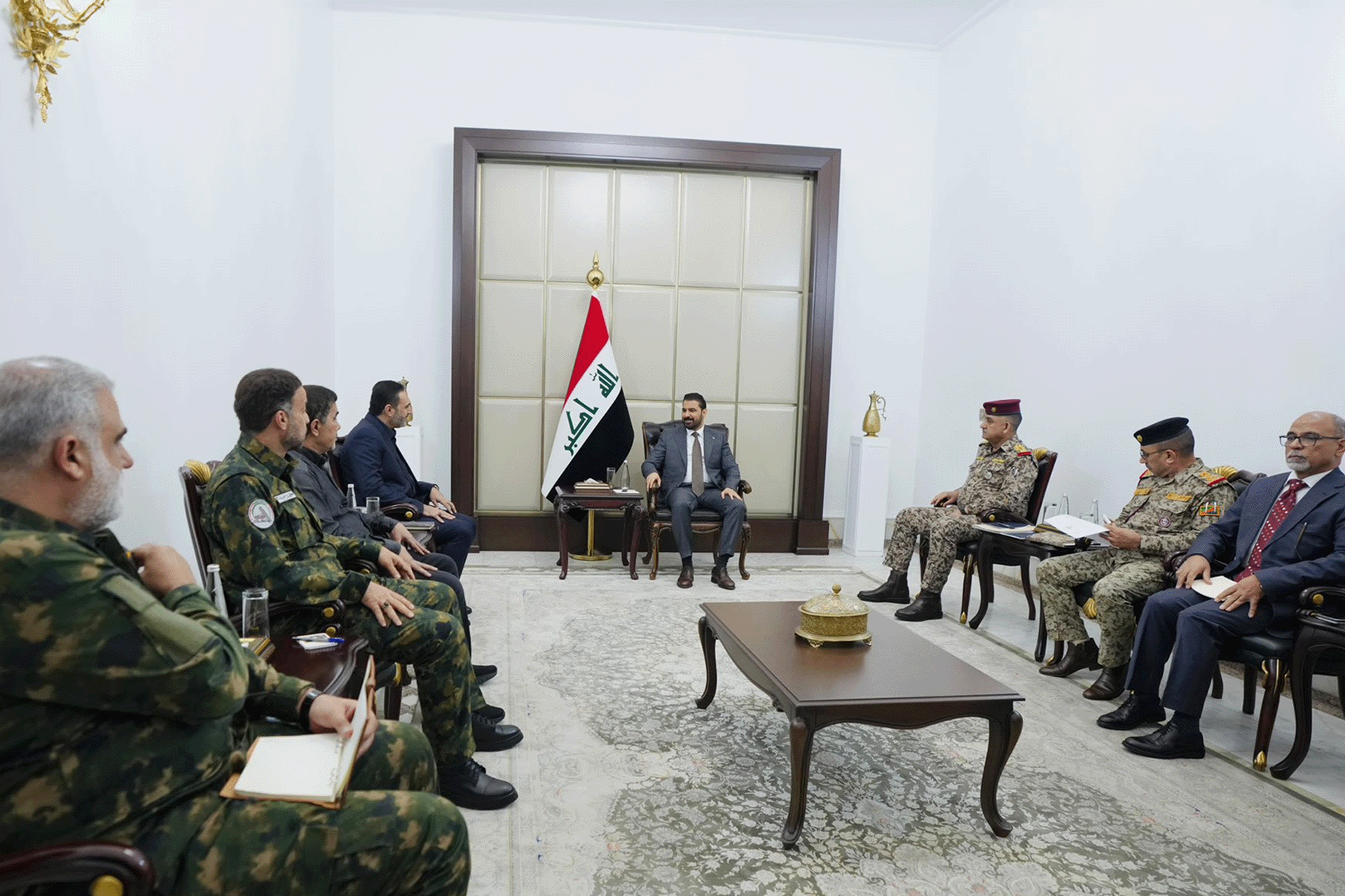 العراق يشكل لجنة لفك ارتباط جماعات مسلحة بالحشد الشعبي