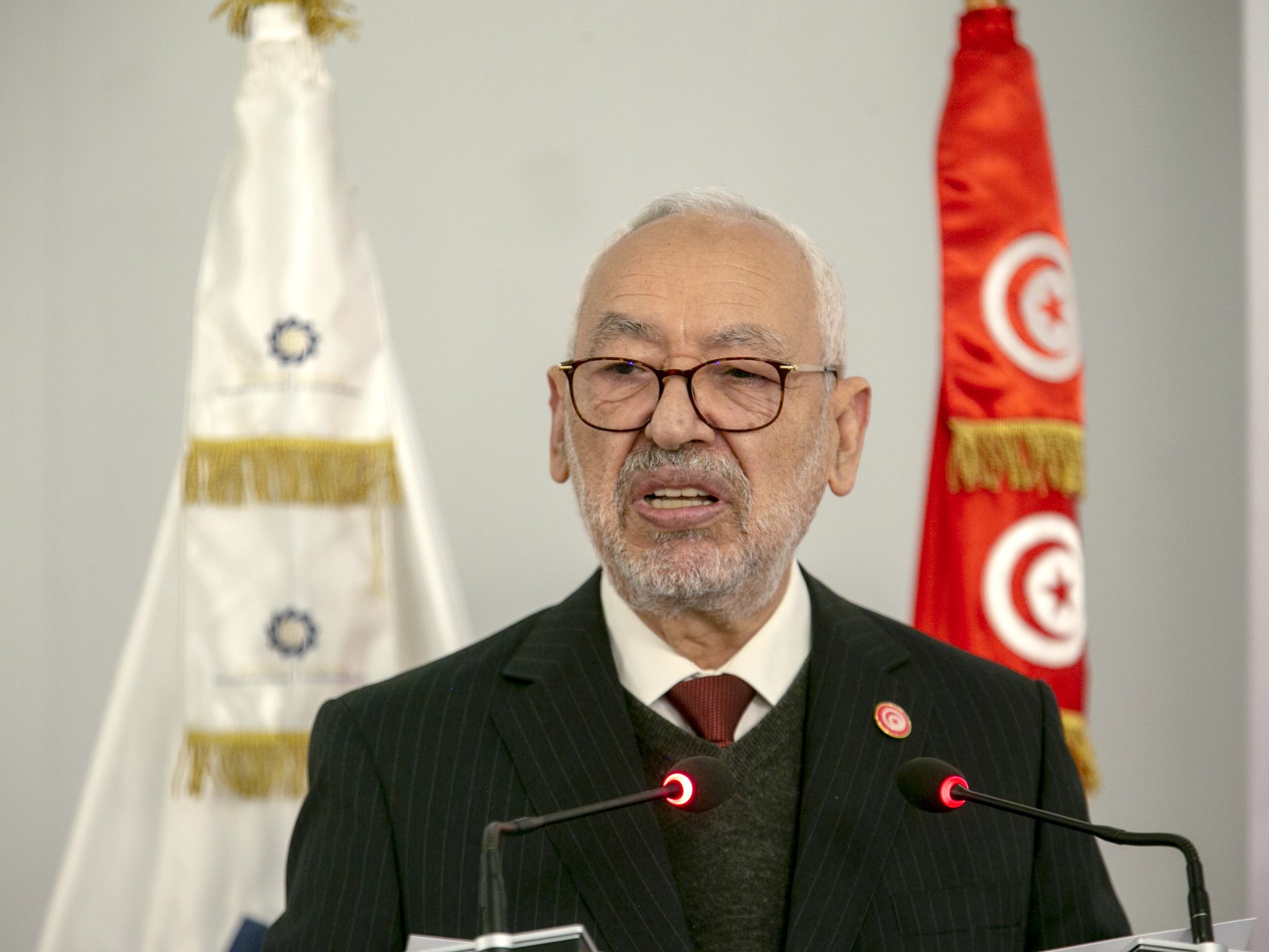 المؤبد و106 أعوام.. الغنوشي يواجه أحكاما قاسية في خريف العمر