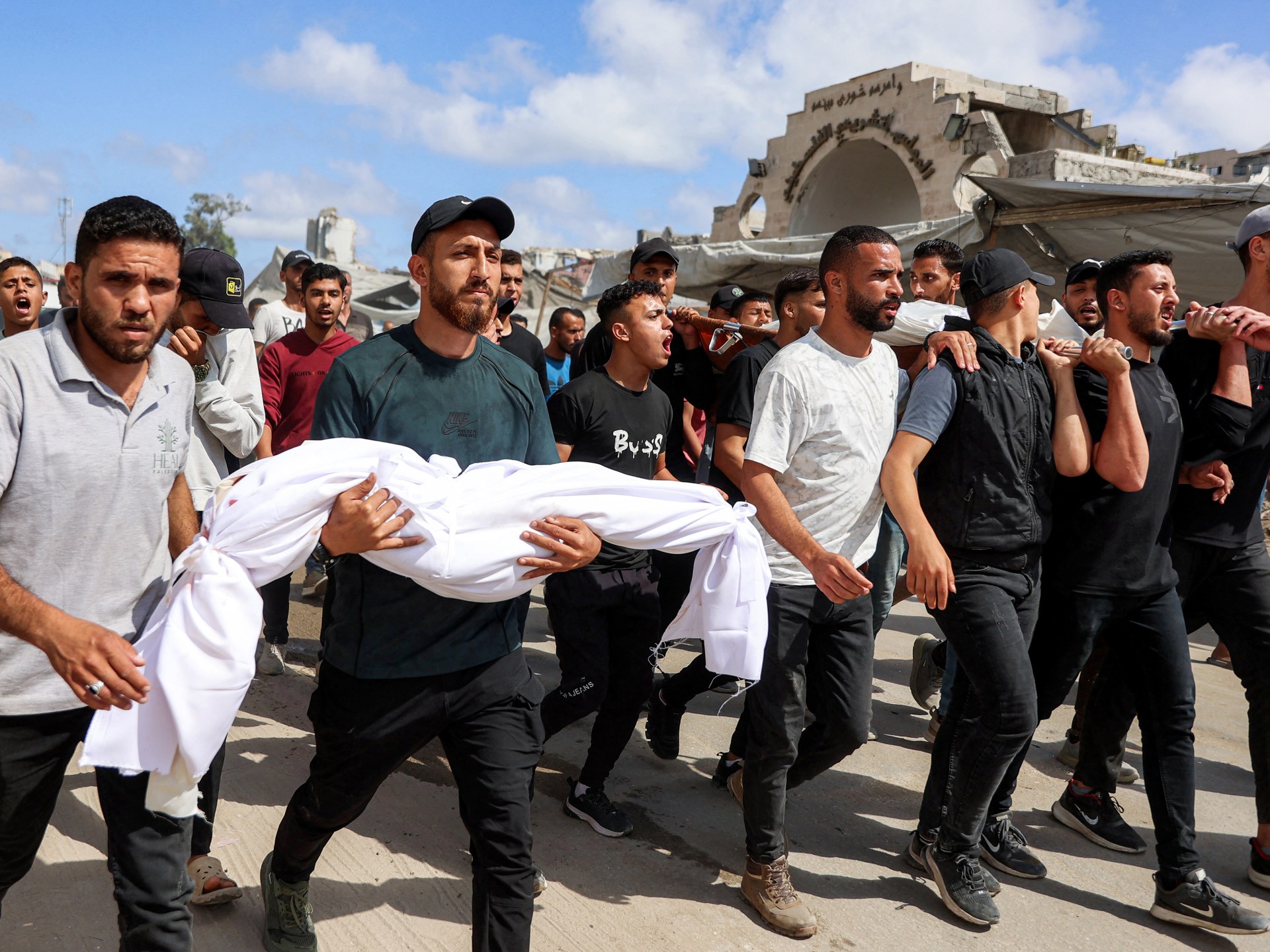 استشهاد 4 فلسطينيين بغزة والاحتلال يستهدف قطاع الصيد